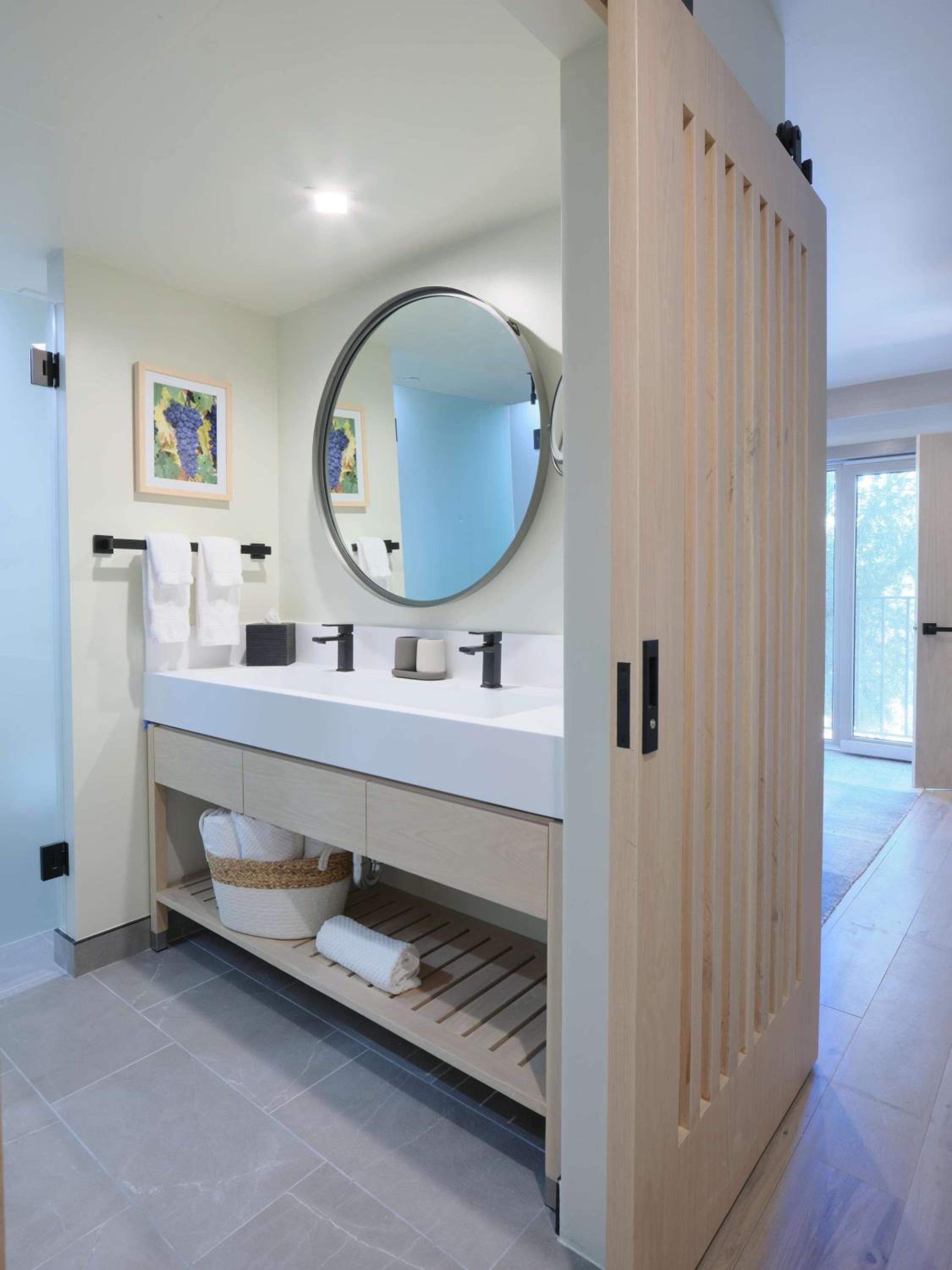 Queen Room with Two Queen Beds and Roll-In Shower - Mobility Accessible - Photo 3