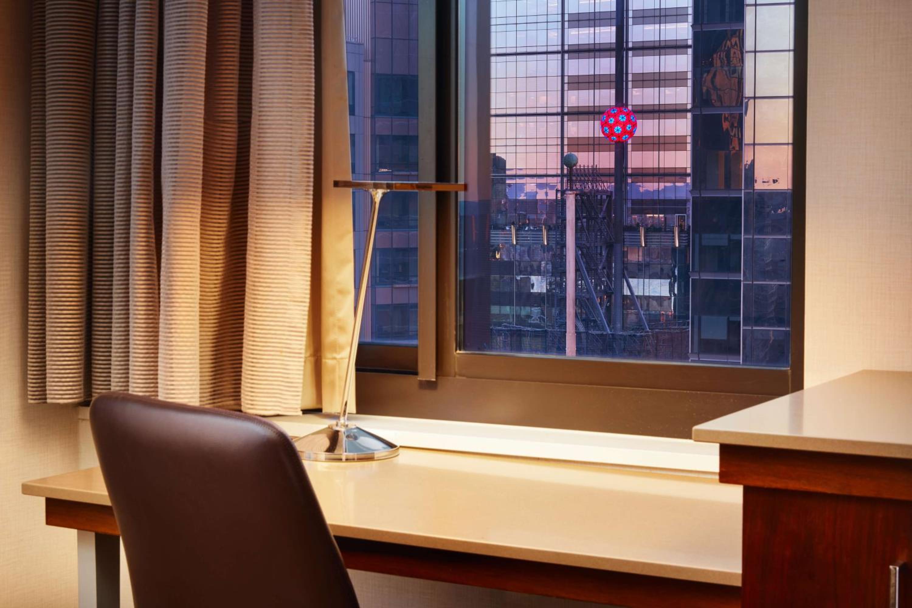 Deluxe King Room with Times Square View - High Floor