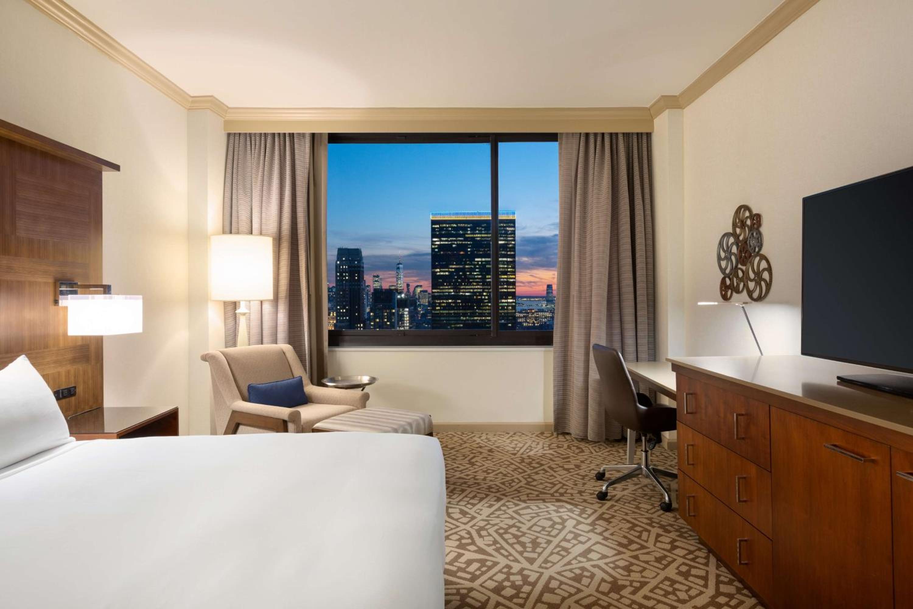 Deluxe King Room - High Floor