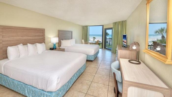 Deluxe Queen Suite - Photo 1