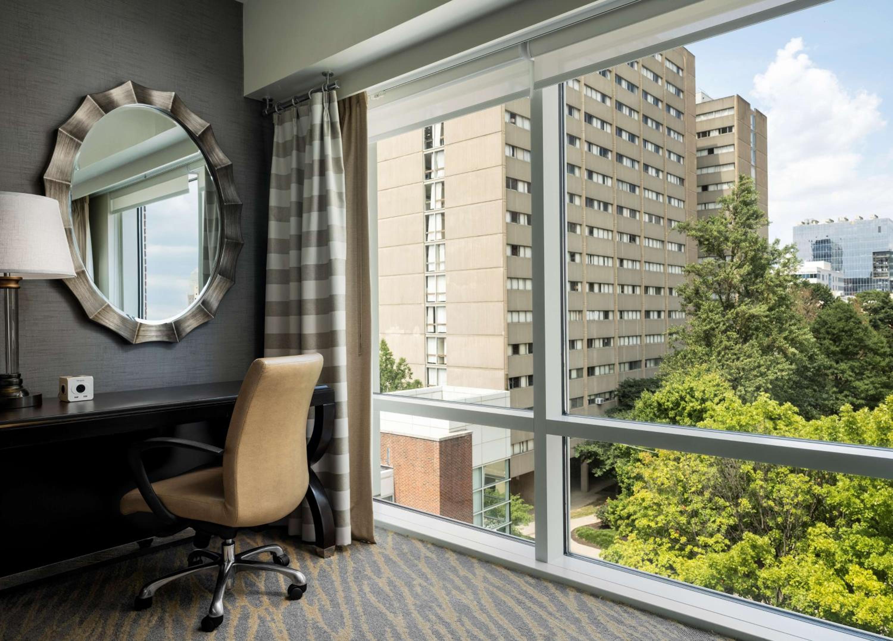 Junior King Suite - Photo 2