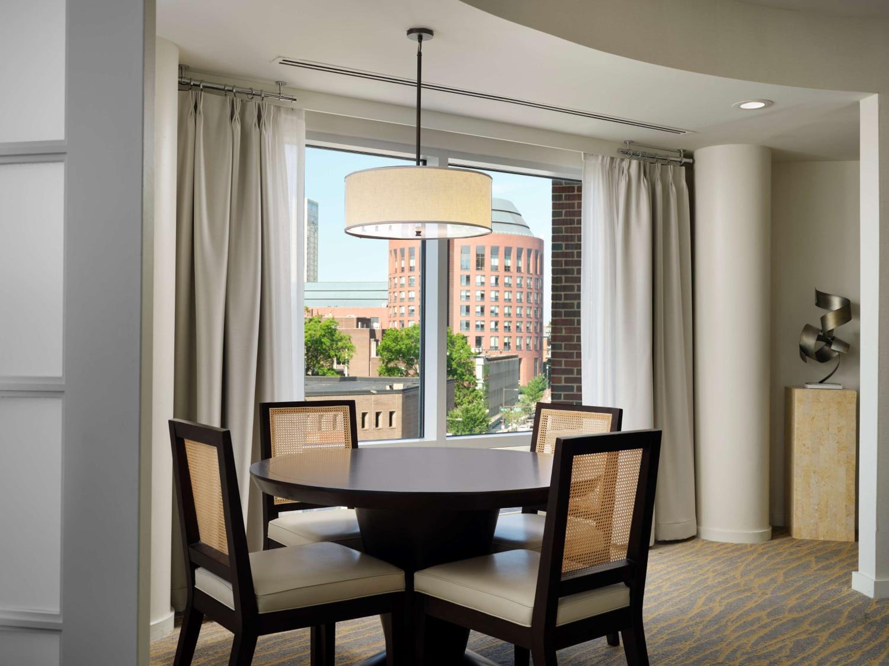 King Corner Suite - Photo 5