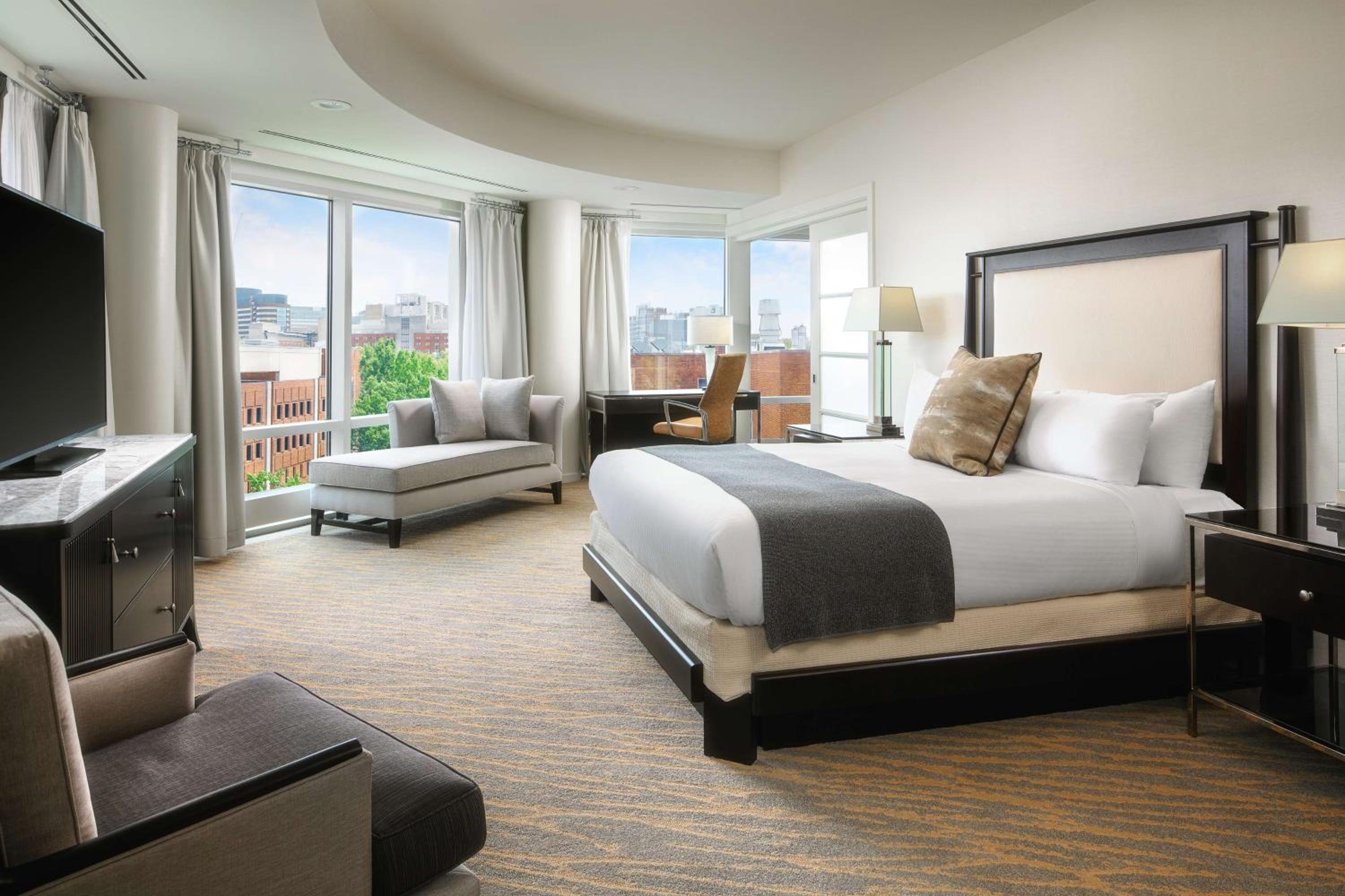 King Corner Suite - Photo 4