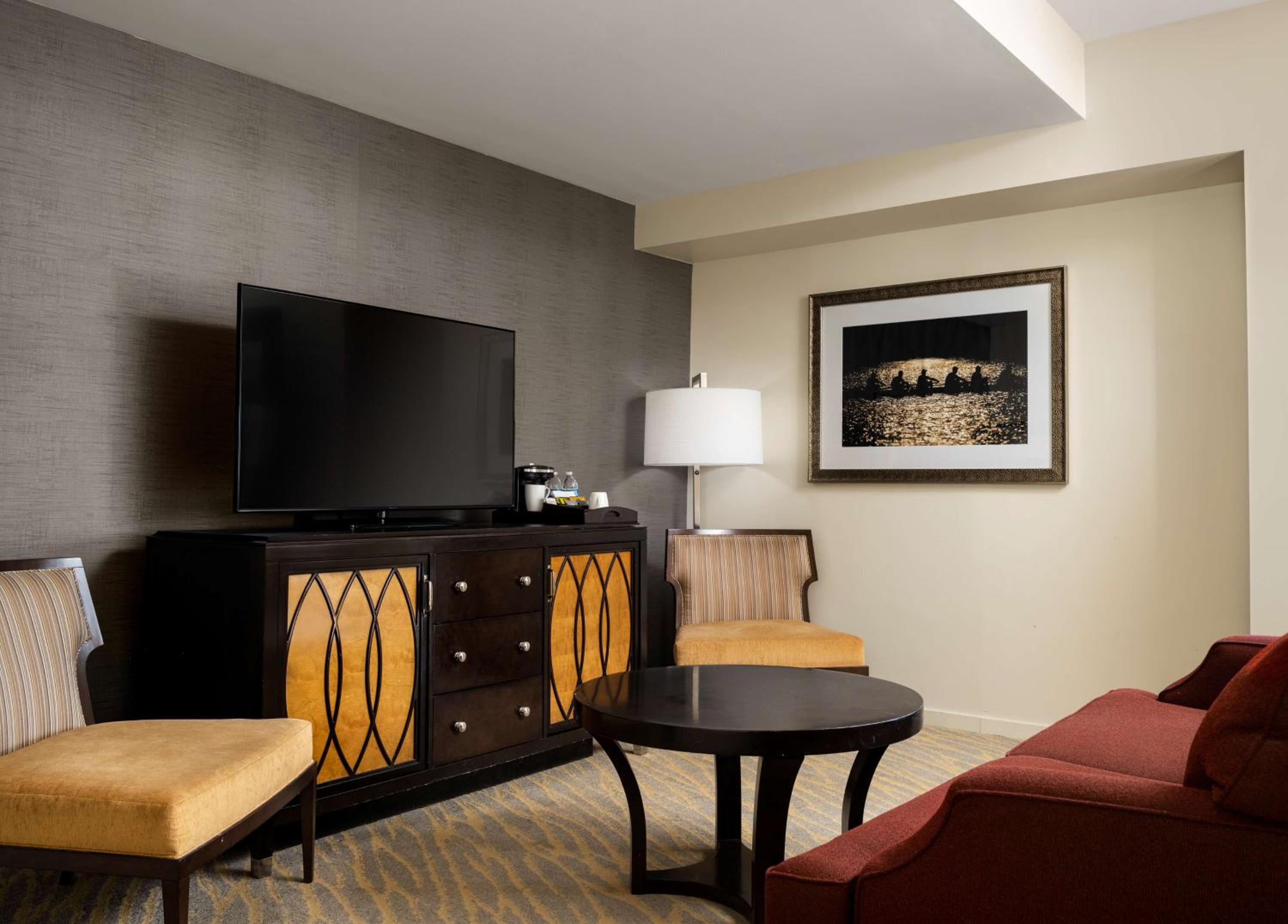 Deluxe King Room - Photo 3