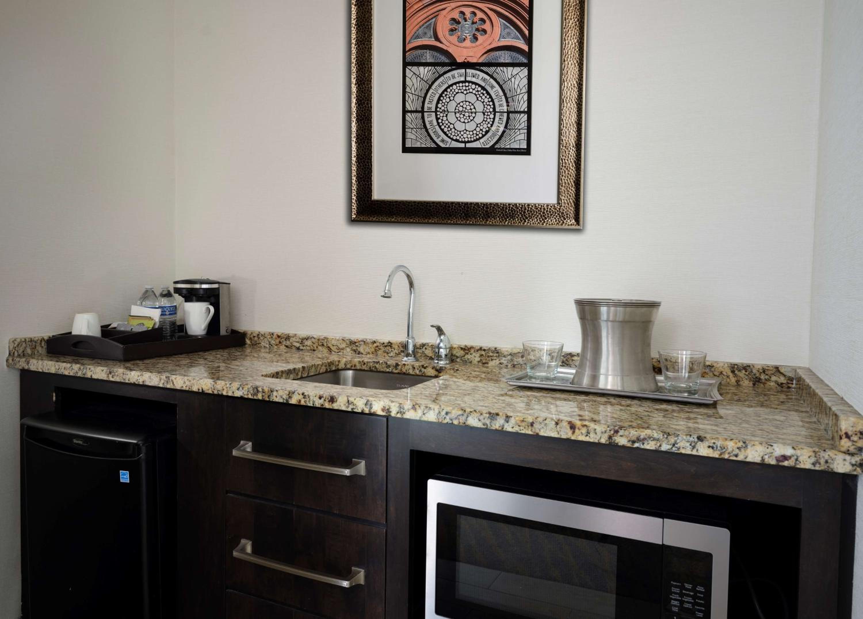 King Corner Suite - Photo 2