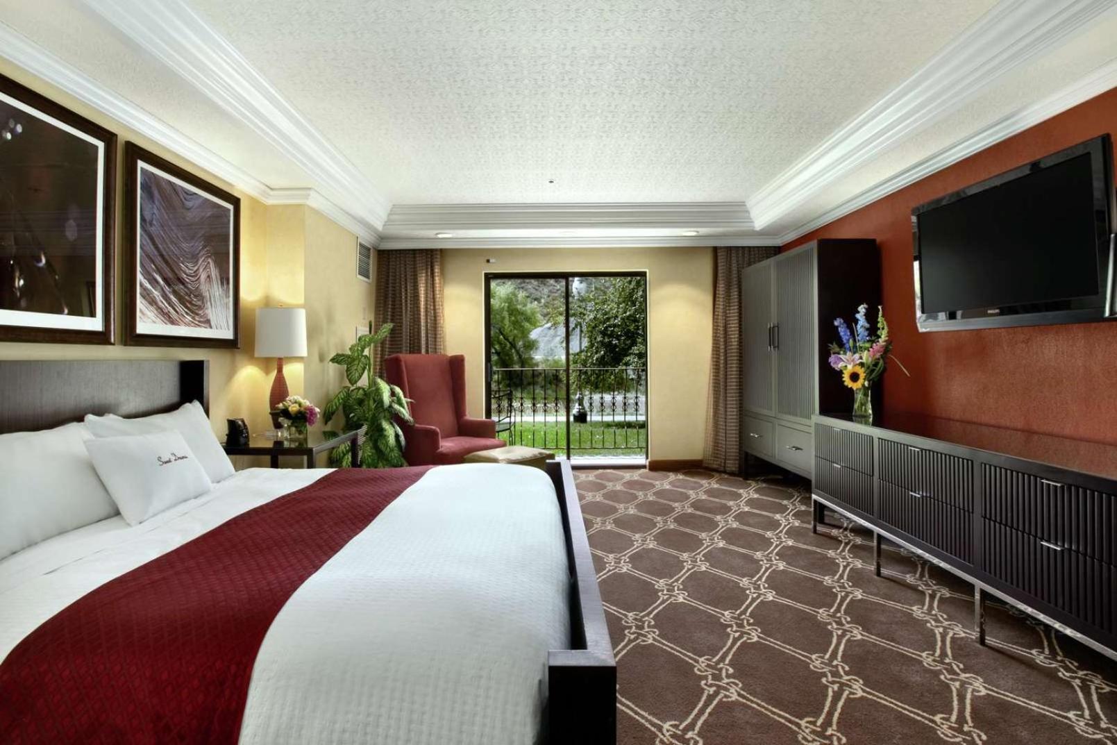 River View 1K 2 Room Suite w/ Jetted Tub - Photo 3