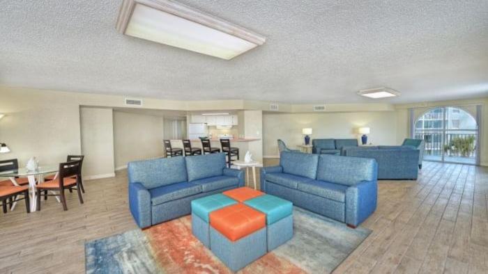 Deluxe Suite - Photo 6