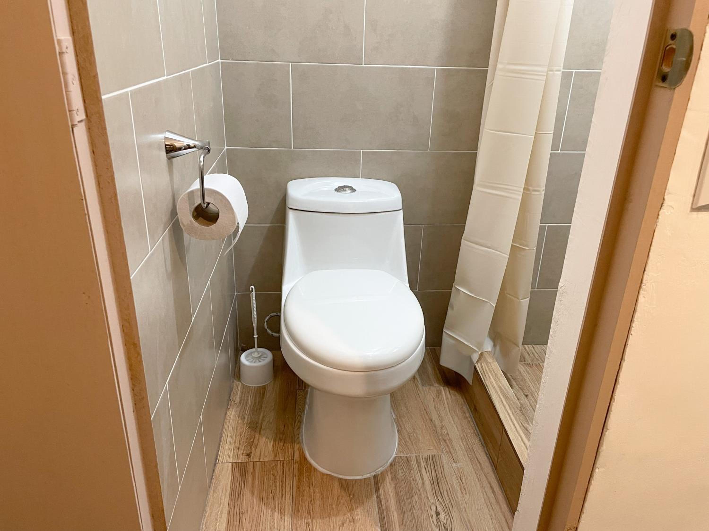 Quadruple Room with Private Bathroom photo 3