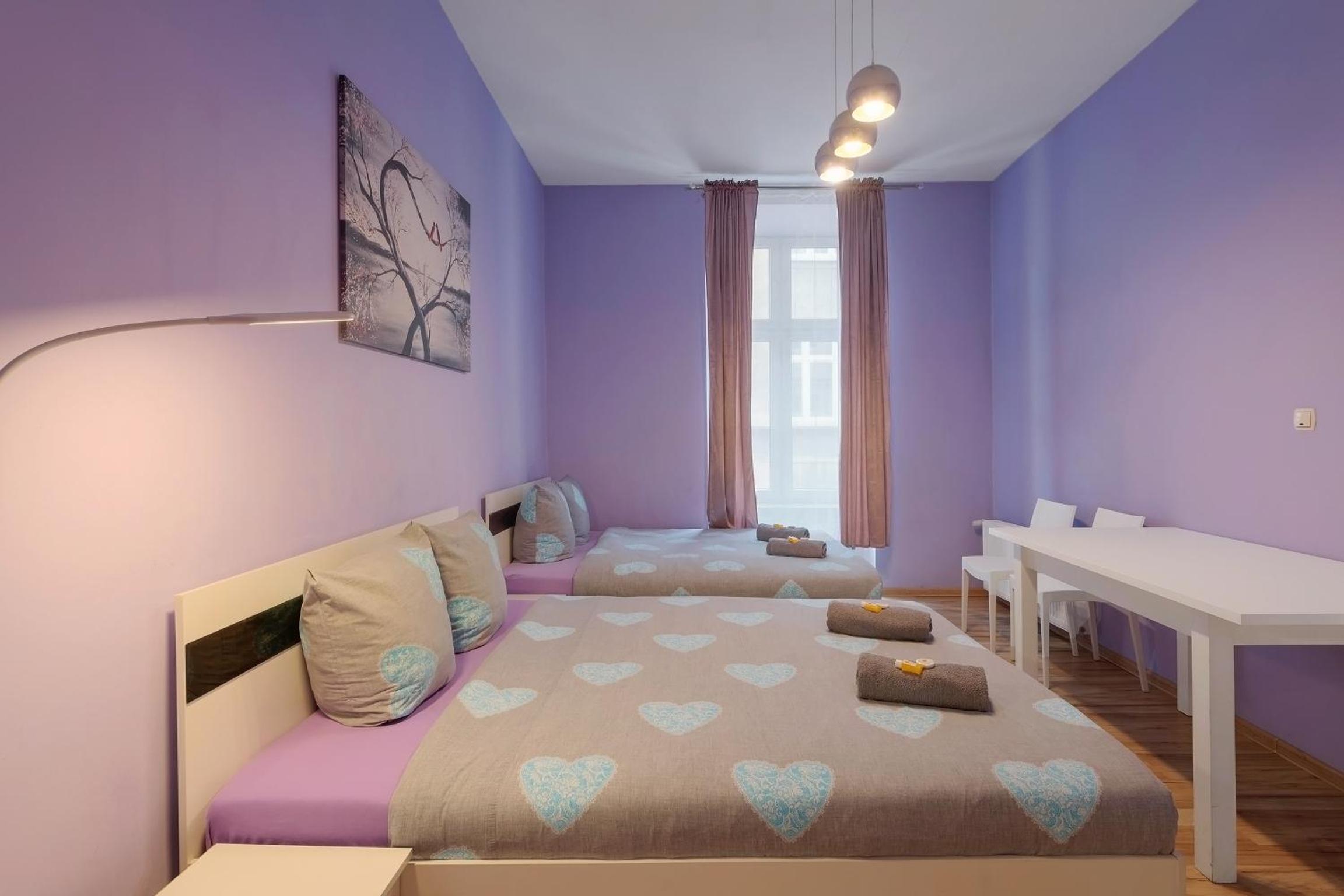 Quadruple Room with Private Bathroom - Photo 18