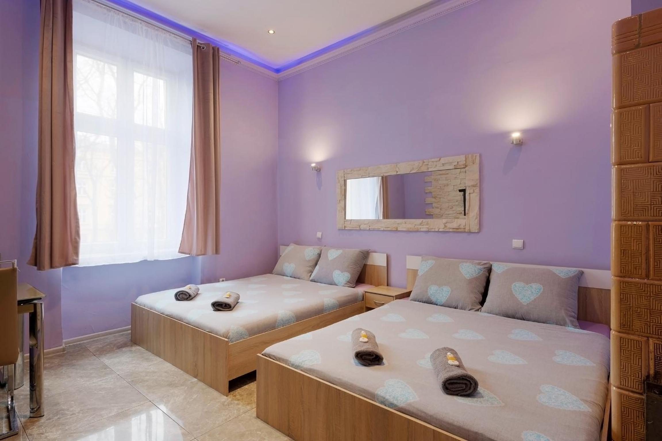 Quadruple Room with Private Bathroom - Photo 23