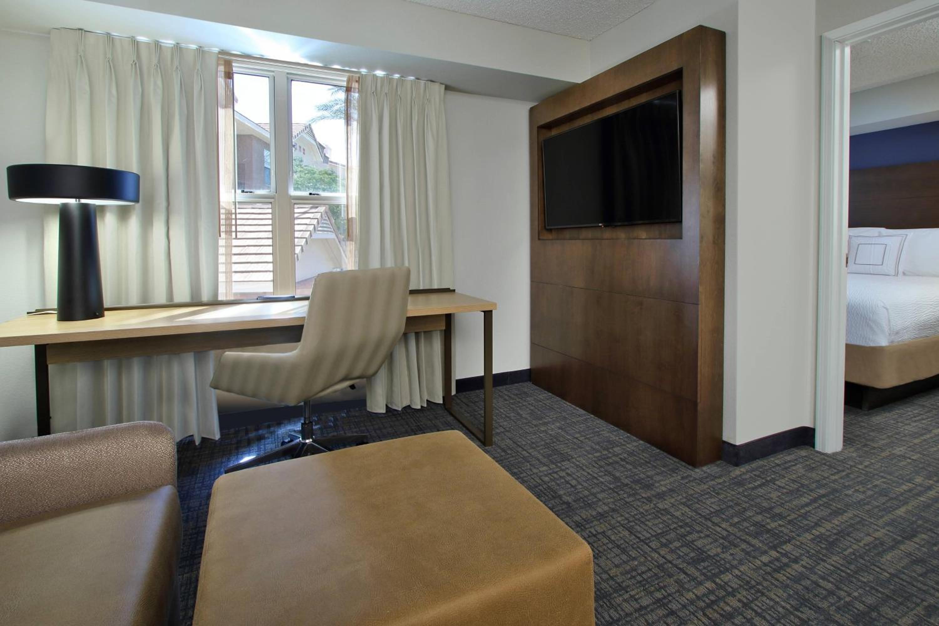 One-Bedroom Queen Suite with Sofa Bed - Photo 2
