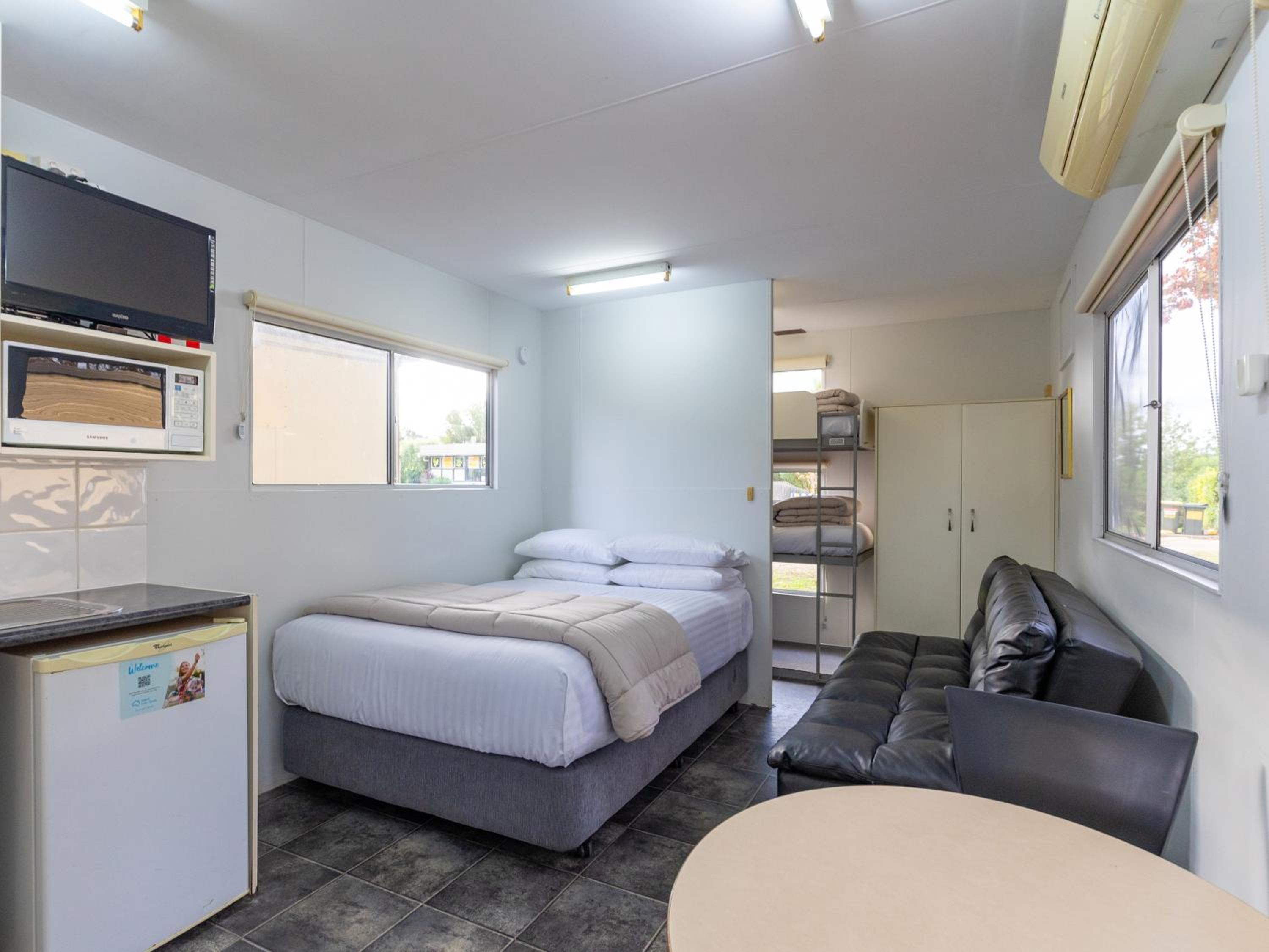 Cabin with Shared Bathroom Facilities Only photo 3