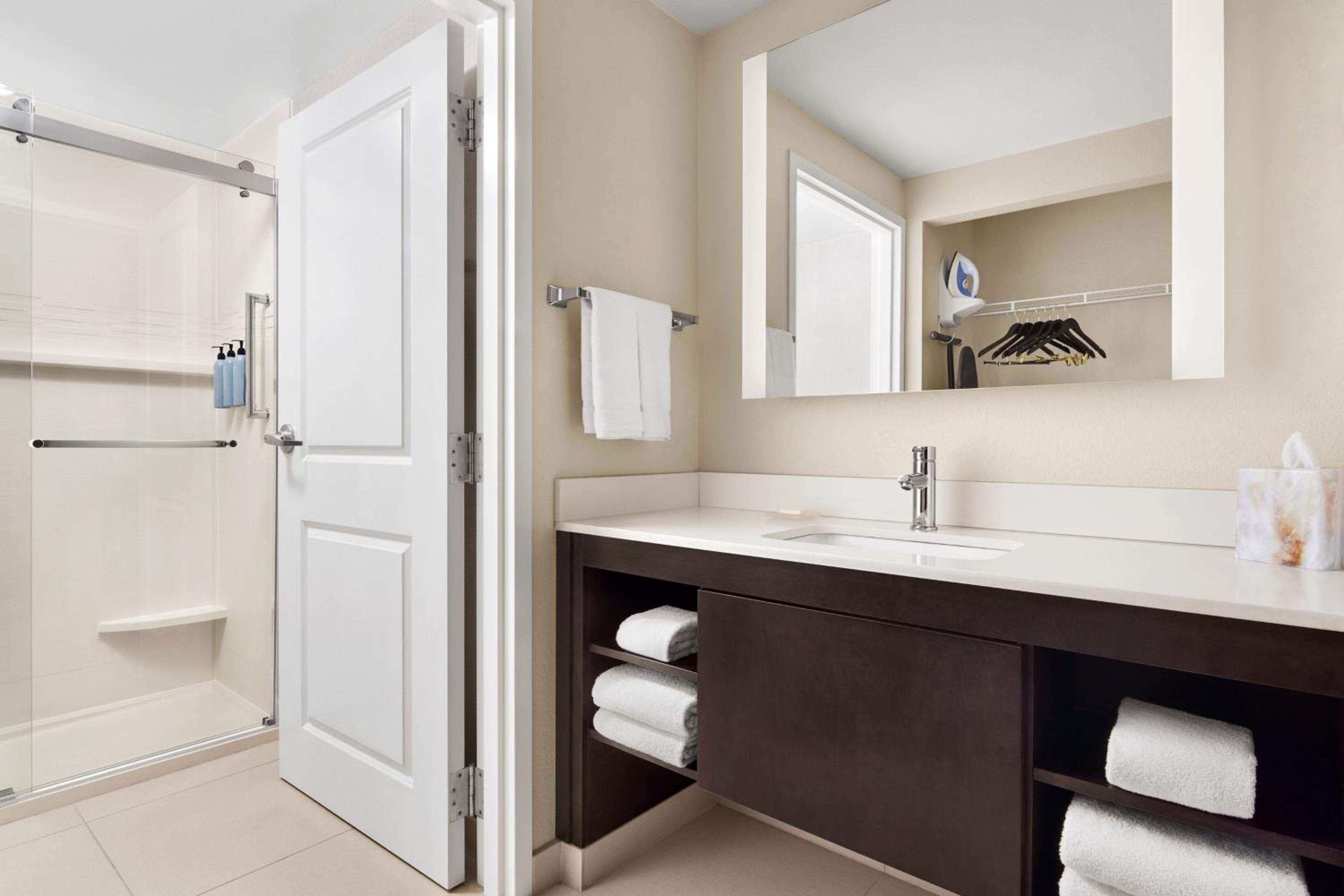 Two-Bedroom Suite - Photo 6
