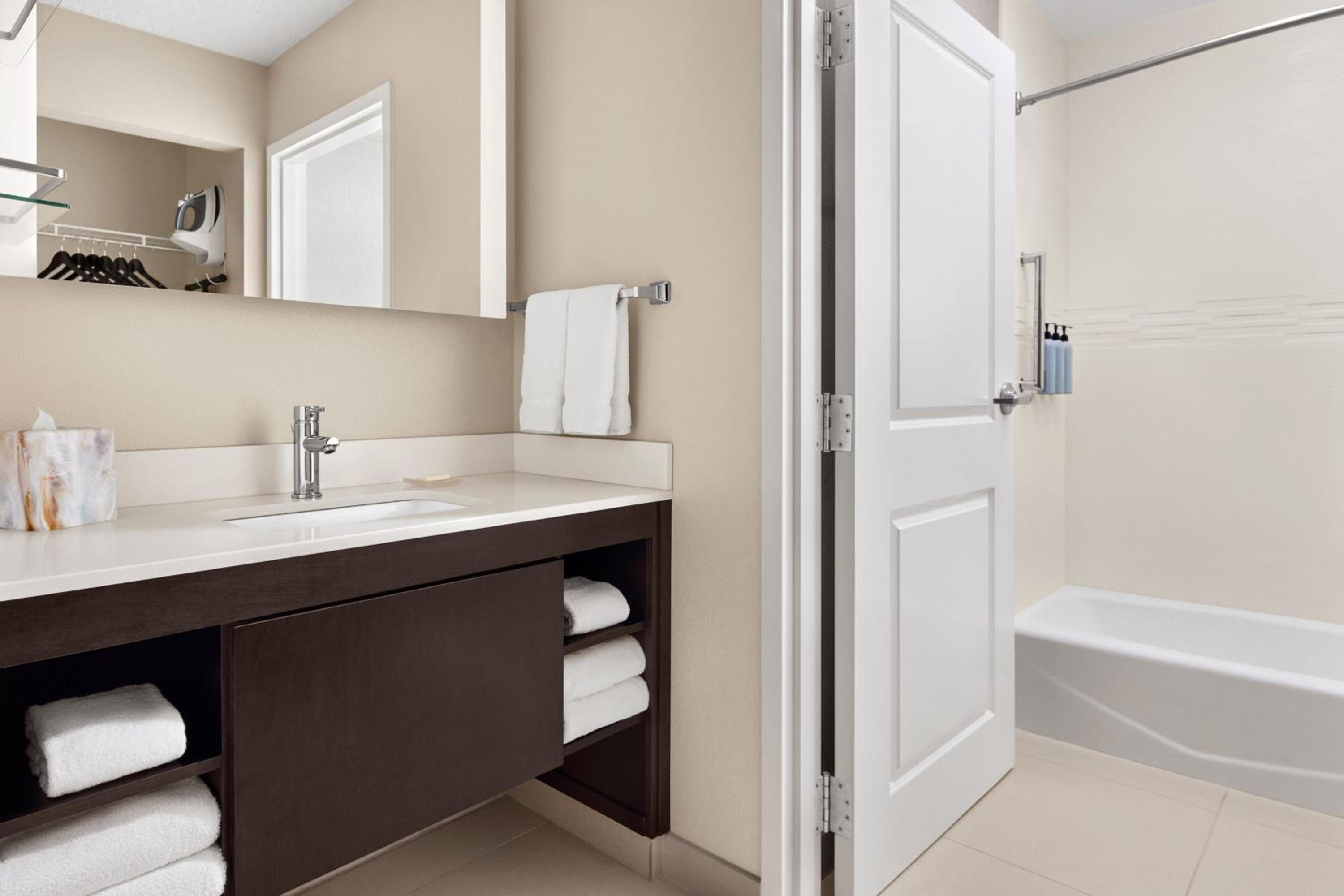 Two-Bedroom Suite - Photo 5