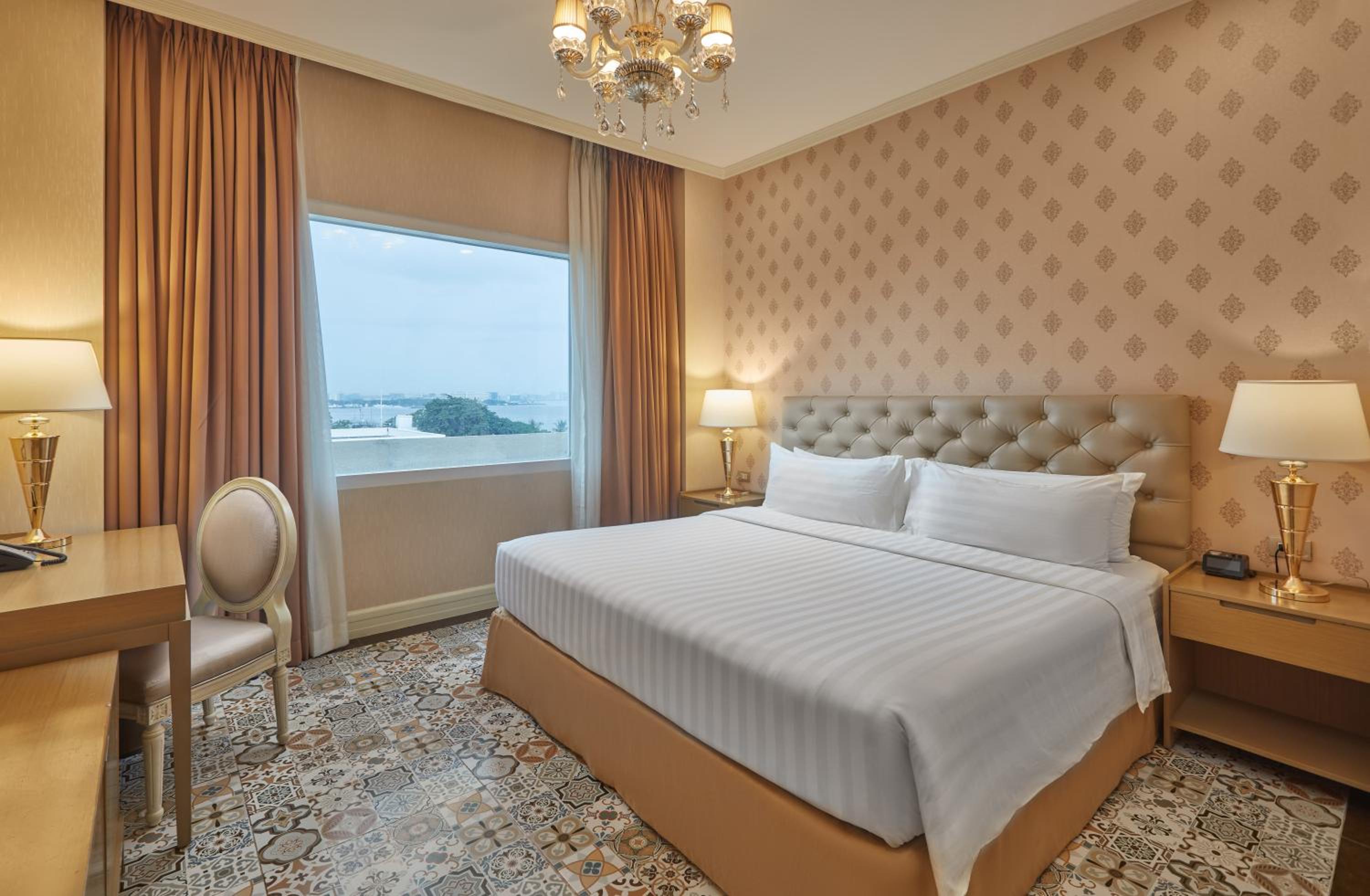 Deluxe Queen Room
