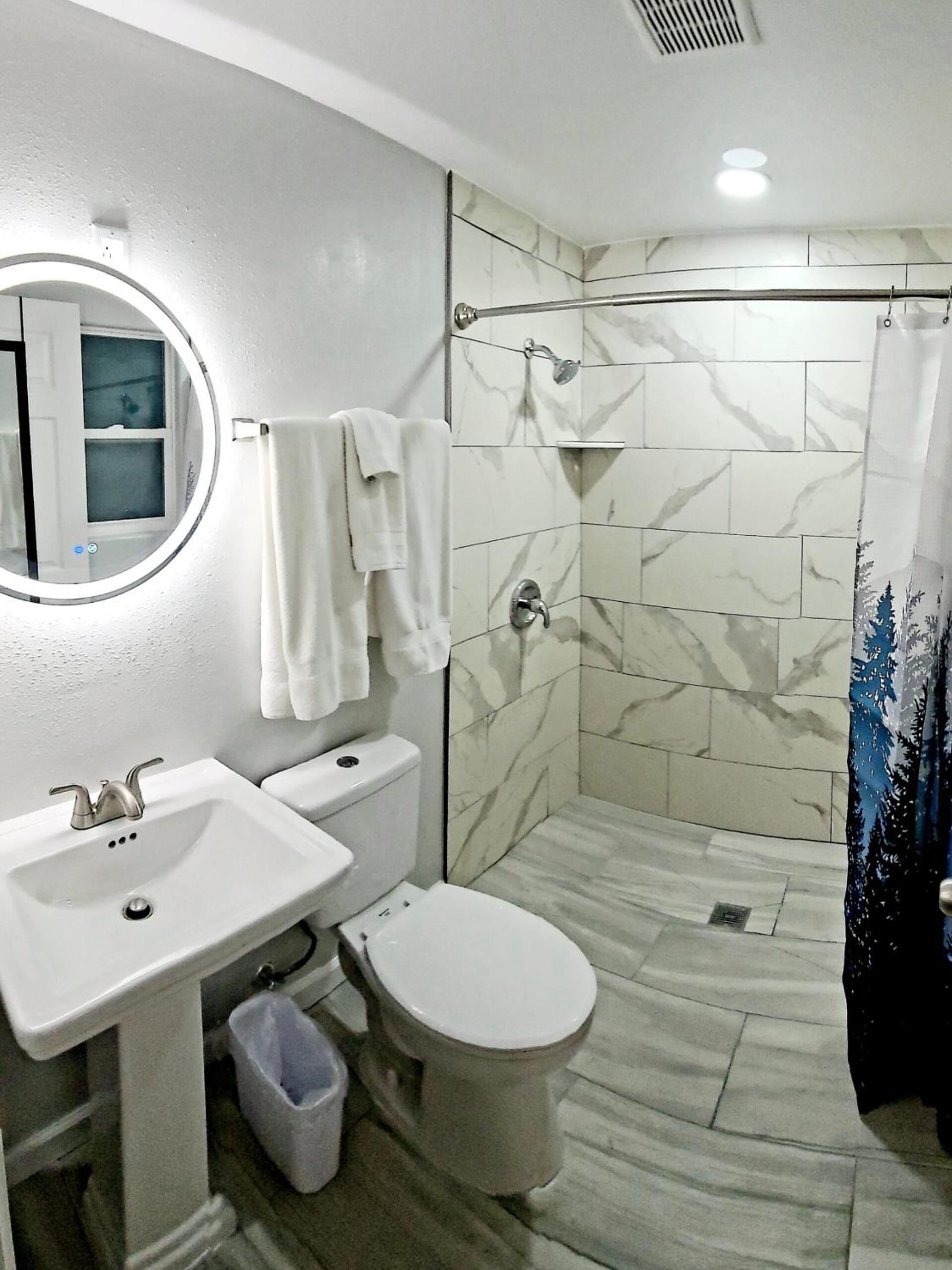 Deluxe Queen Room - Photo 3