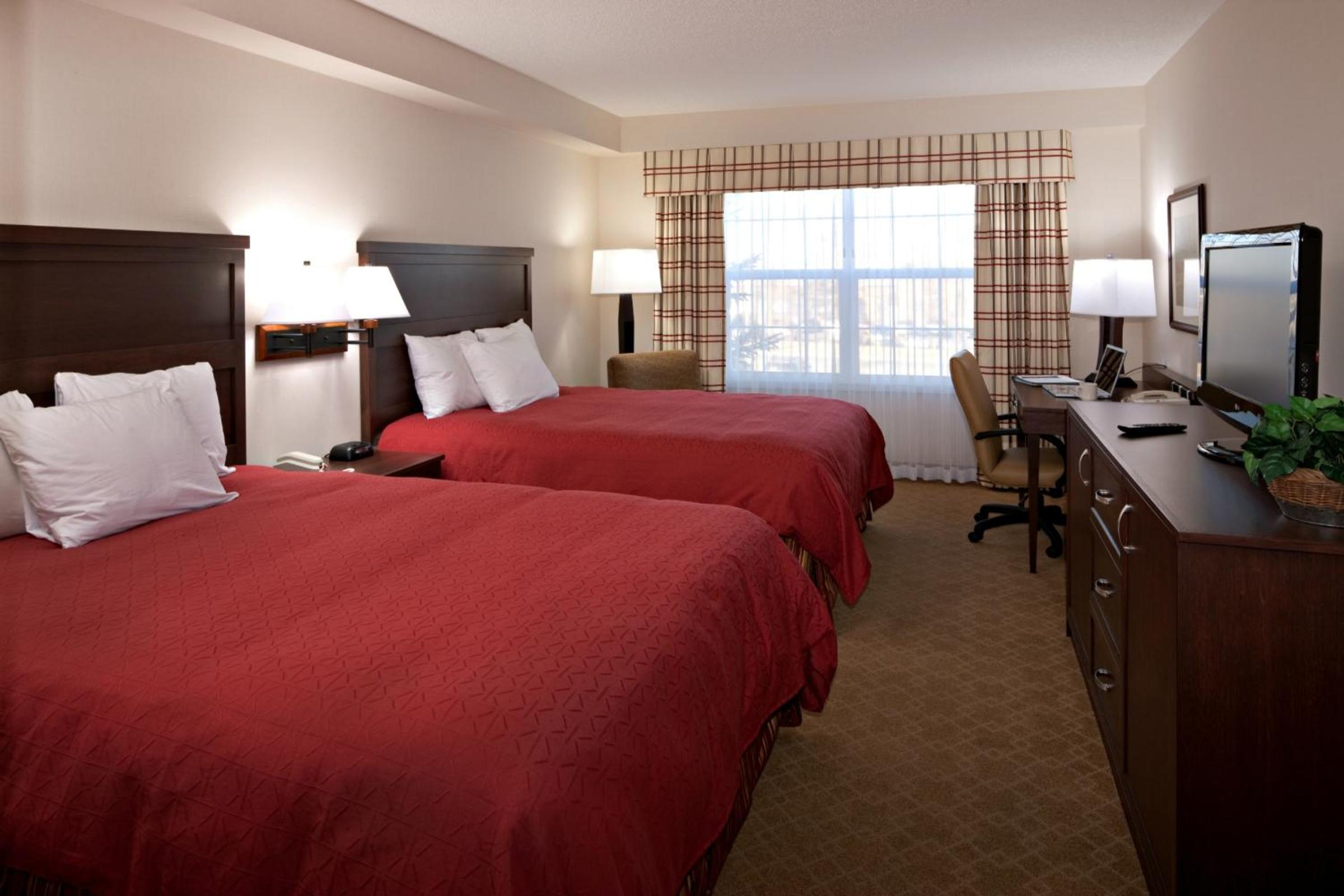 Queen Room with Two Queen Beds - Non-Smoking - Photo 2