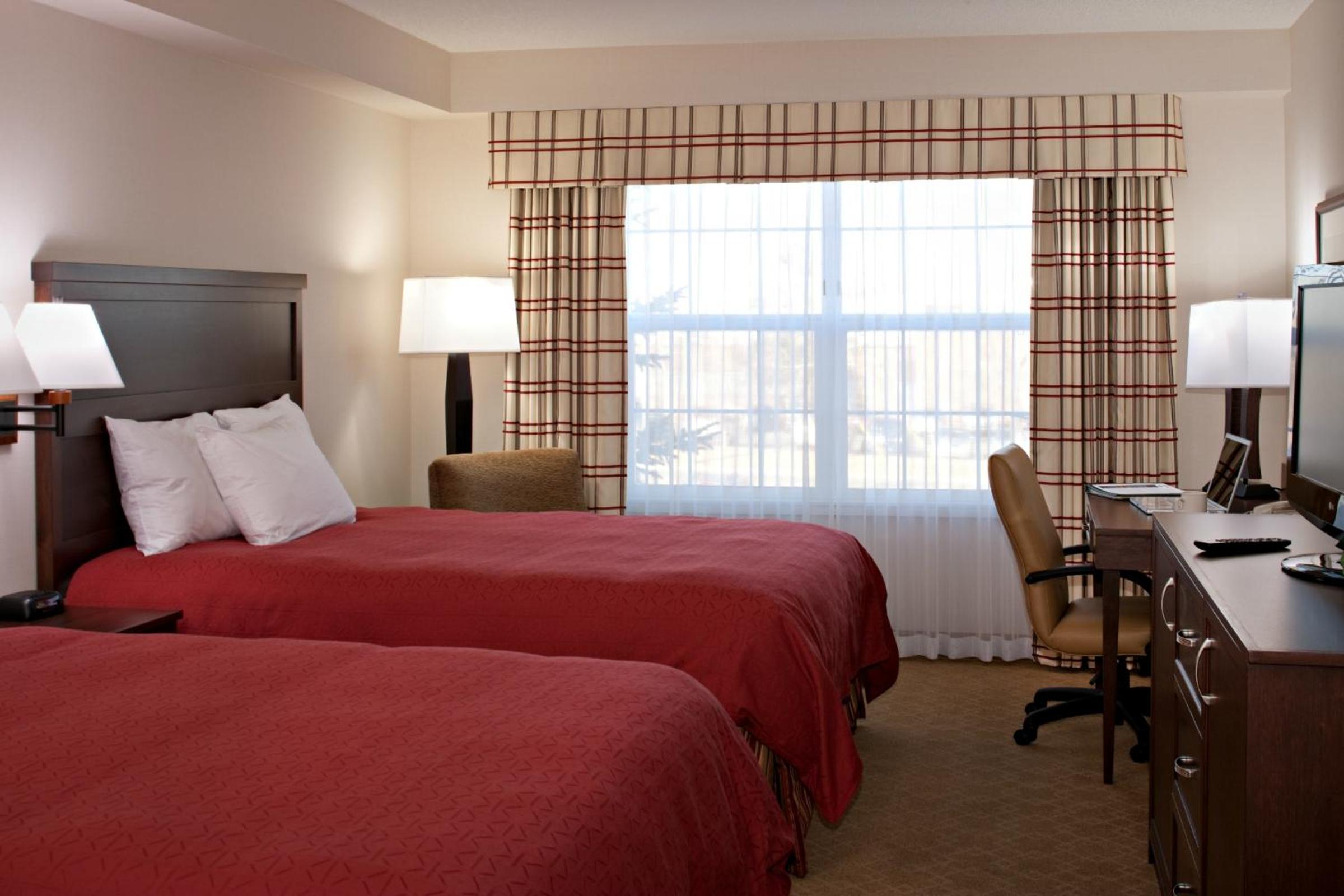 Queen Room with Two Queen Beds - Non-Smoking - Photo 3