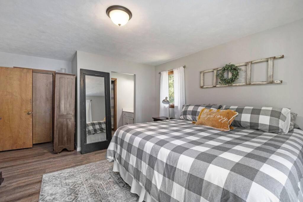 Five-Bedroom House photo 1