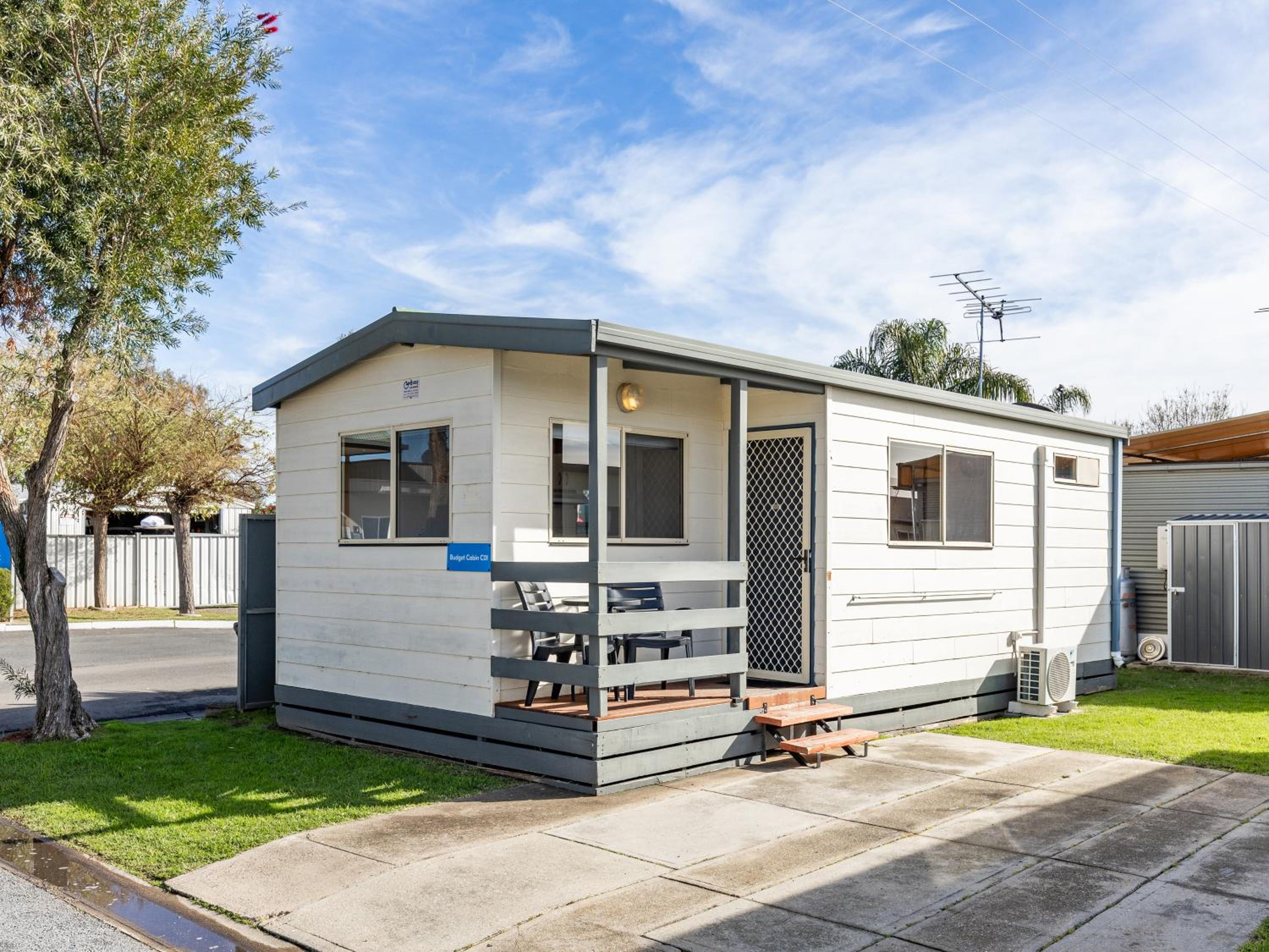 Budget Cabin photo 2