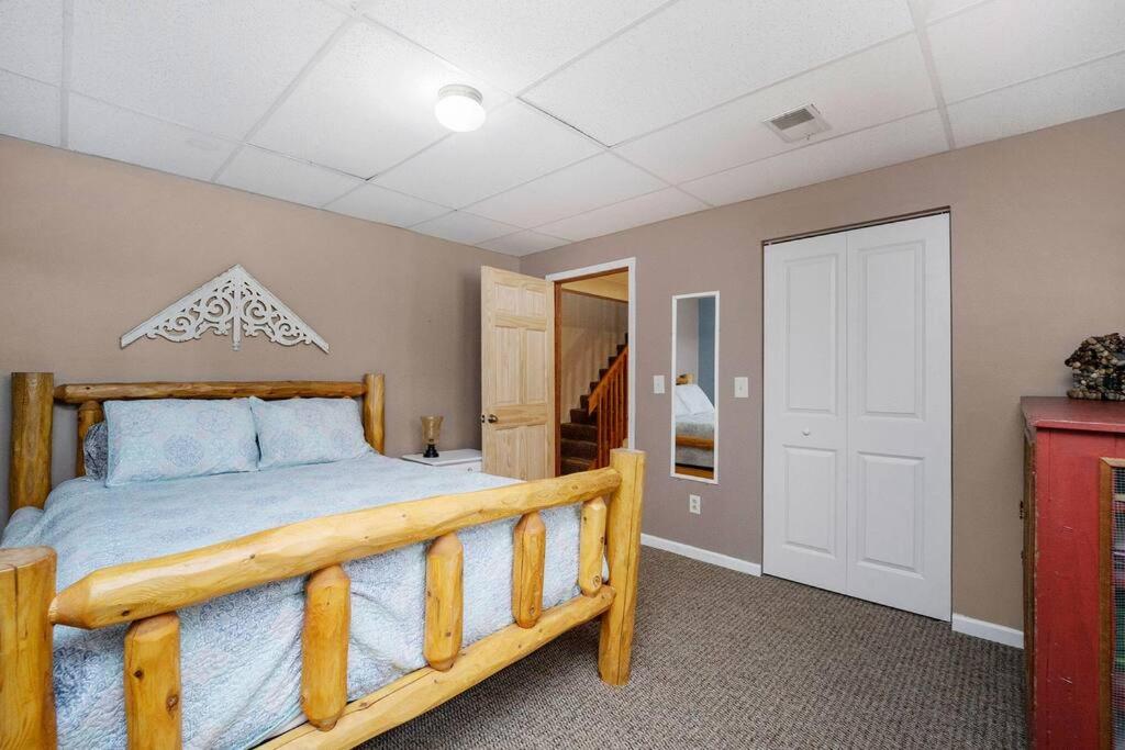 Five-Bedroom House photo 3