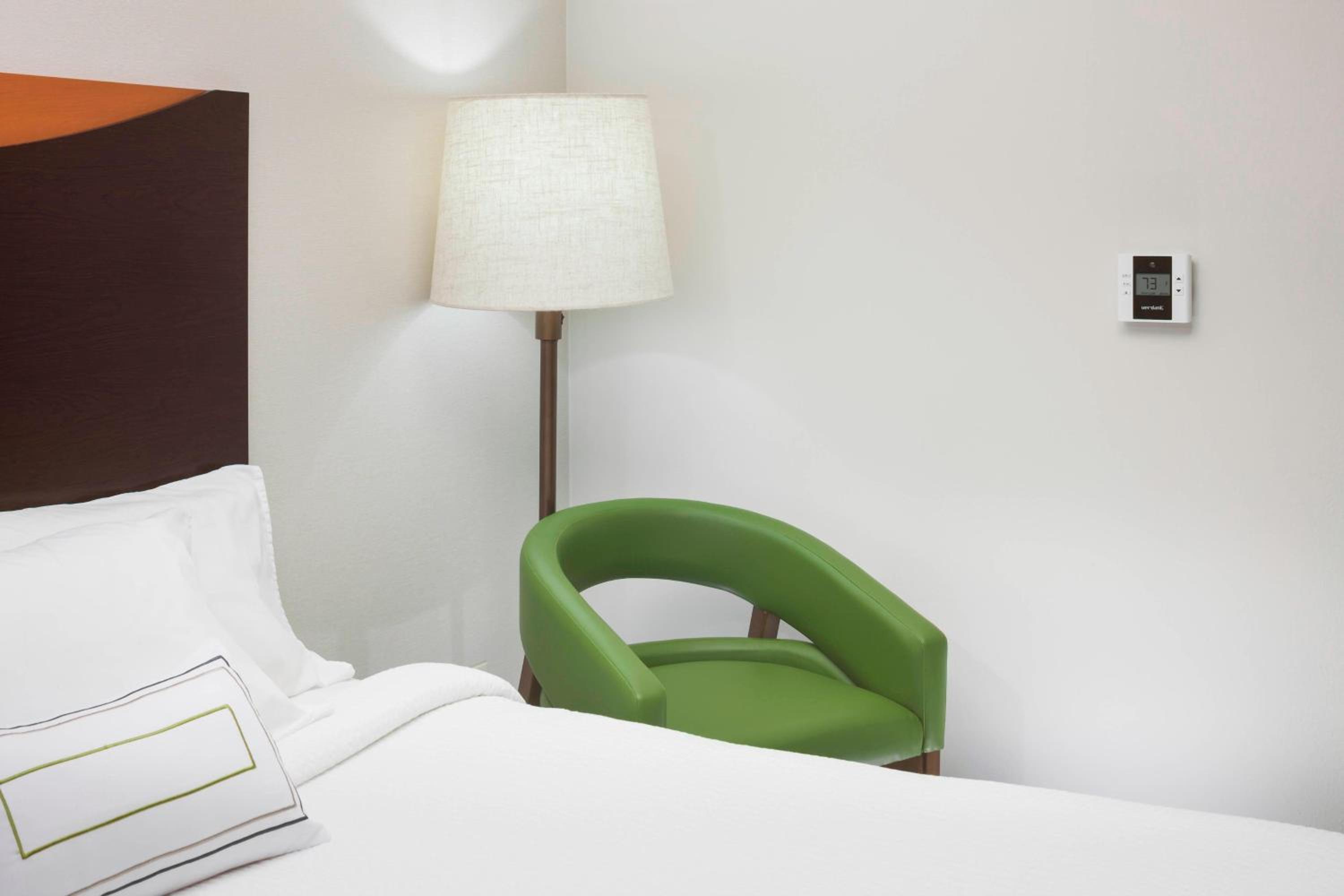 Queen Room with Two Queen Beds - Photo 3