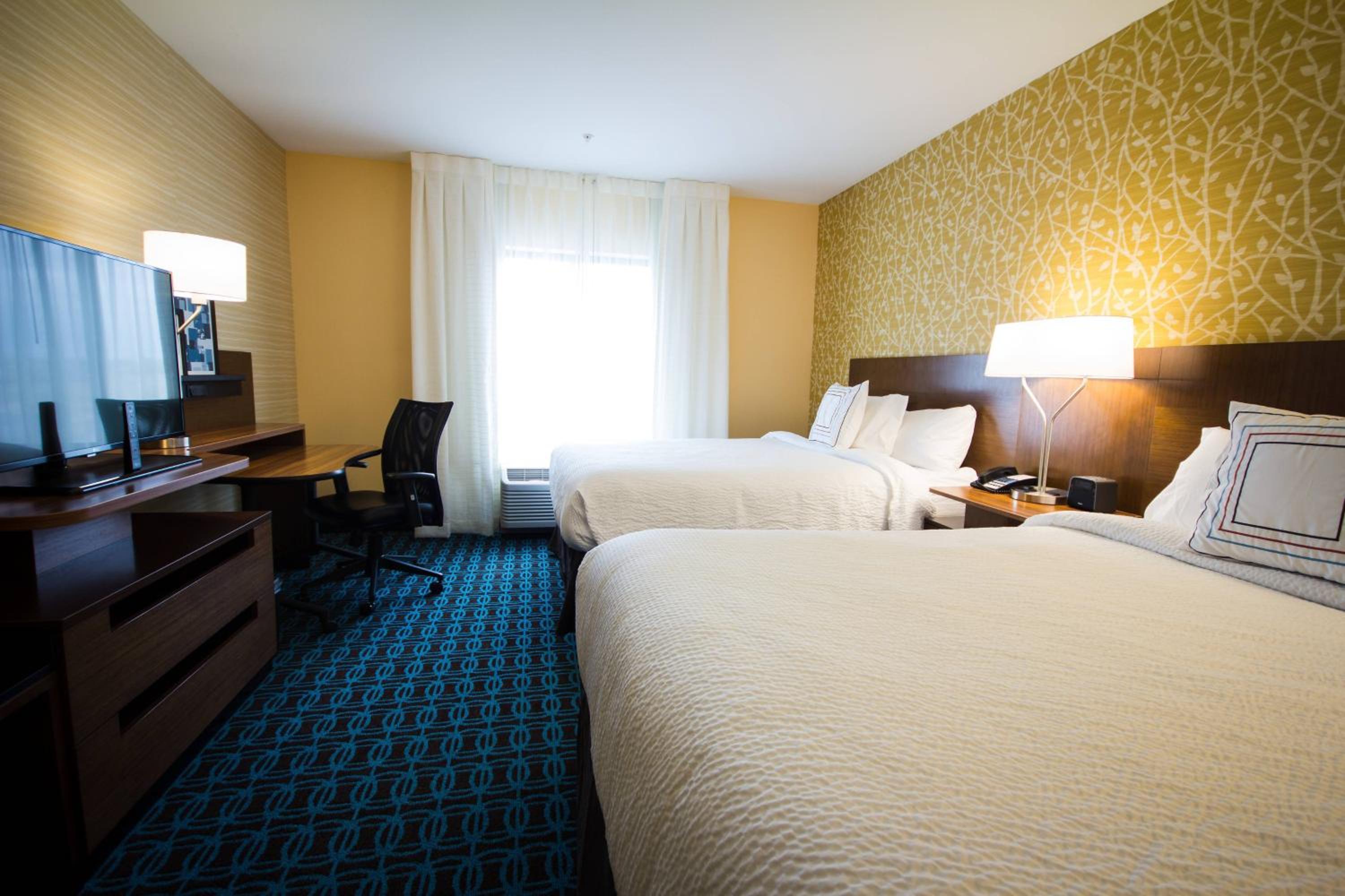 Queen Room with Two Queen Beds photo 1