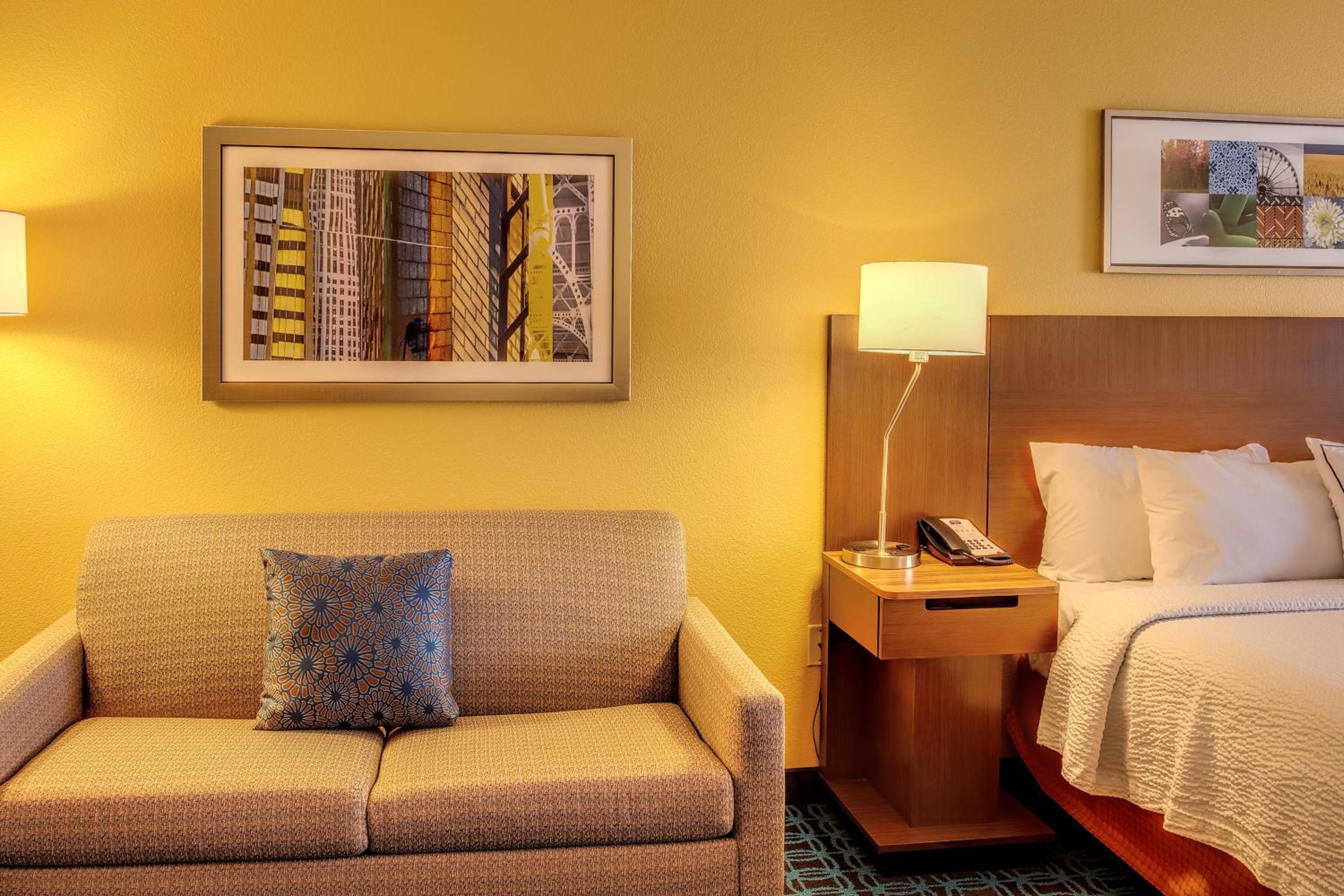 Larger Guest room, 2 Queen, Sofa bed   - Photo 1