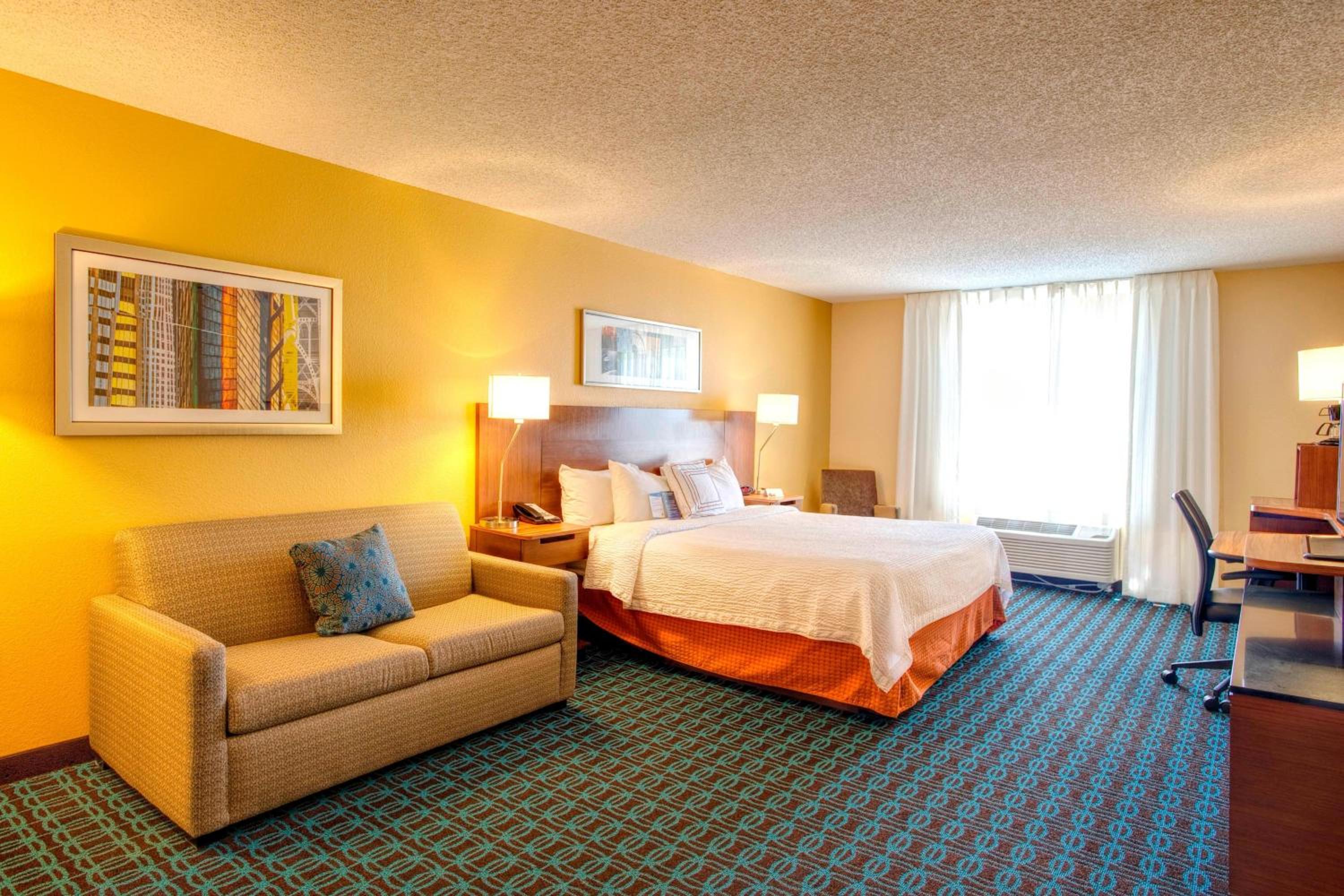Larger Guest room, 1 King, Sofa bed - Photo 2