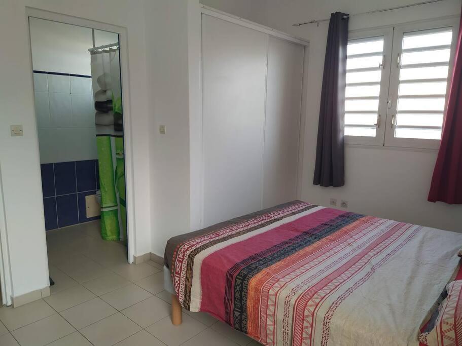 Three-Bedroom House photo 3