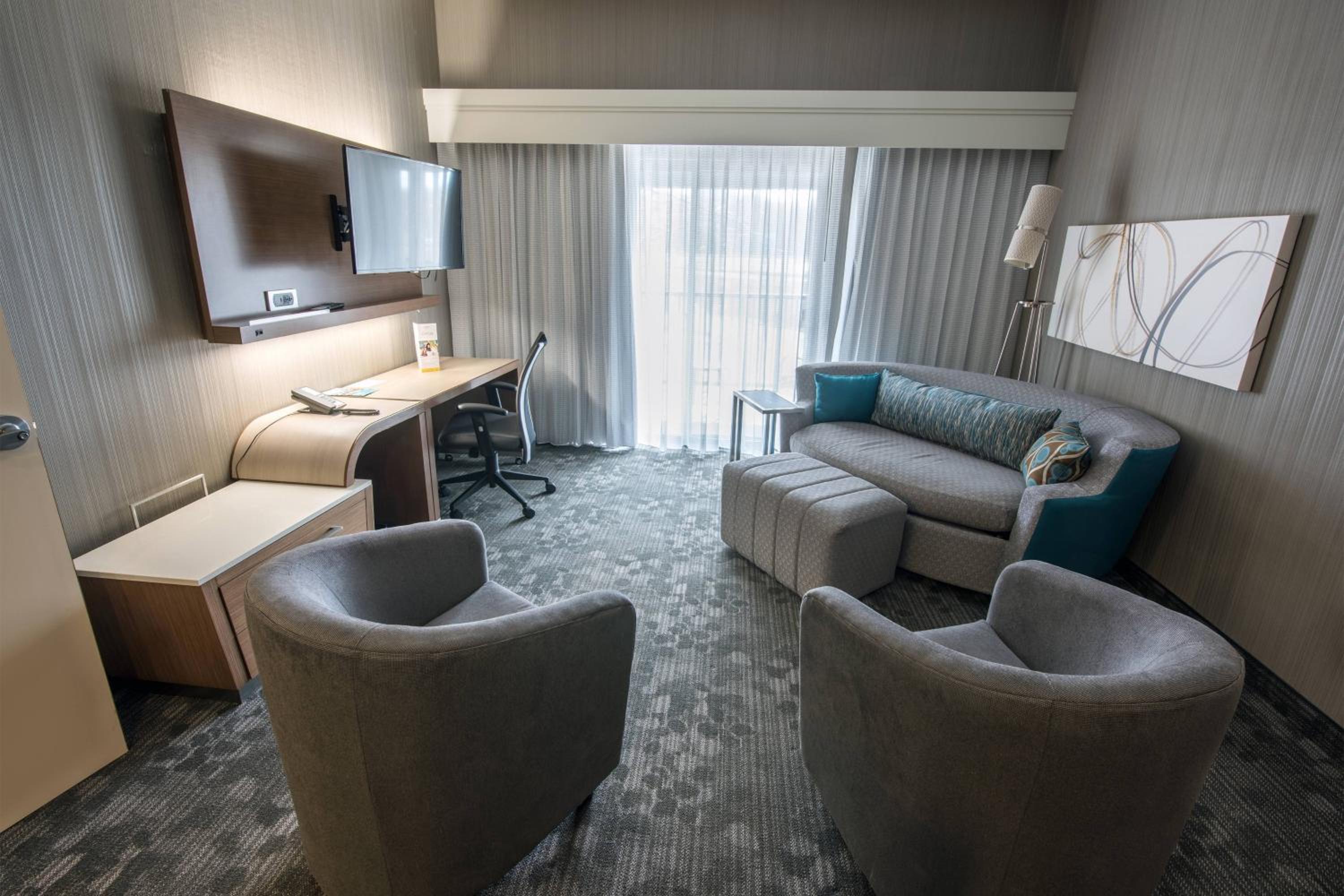 One-Bedroom Suite - Photo 1