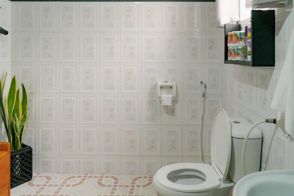 Three-Bedroom House photo 3