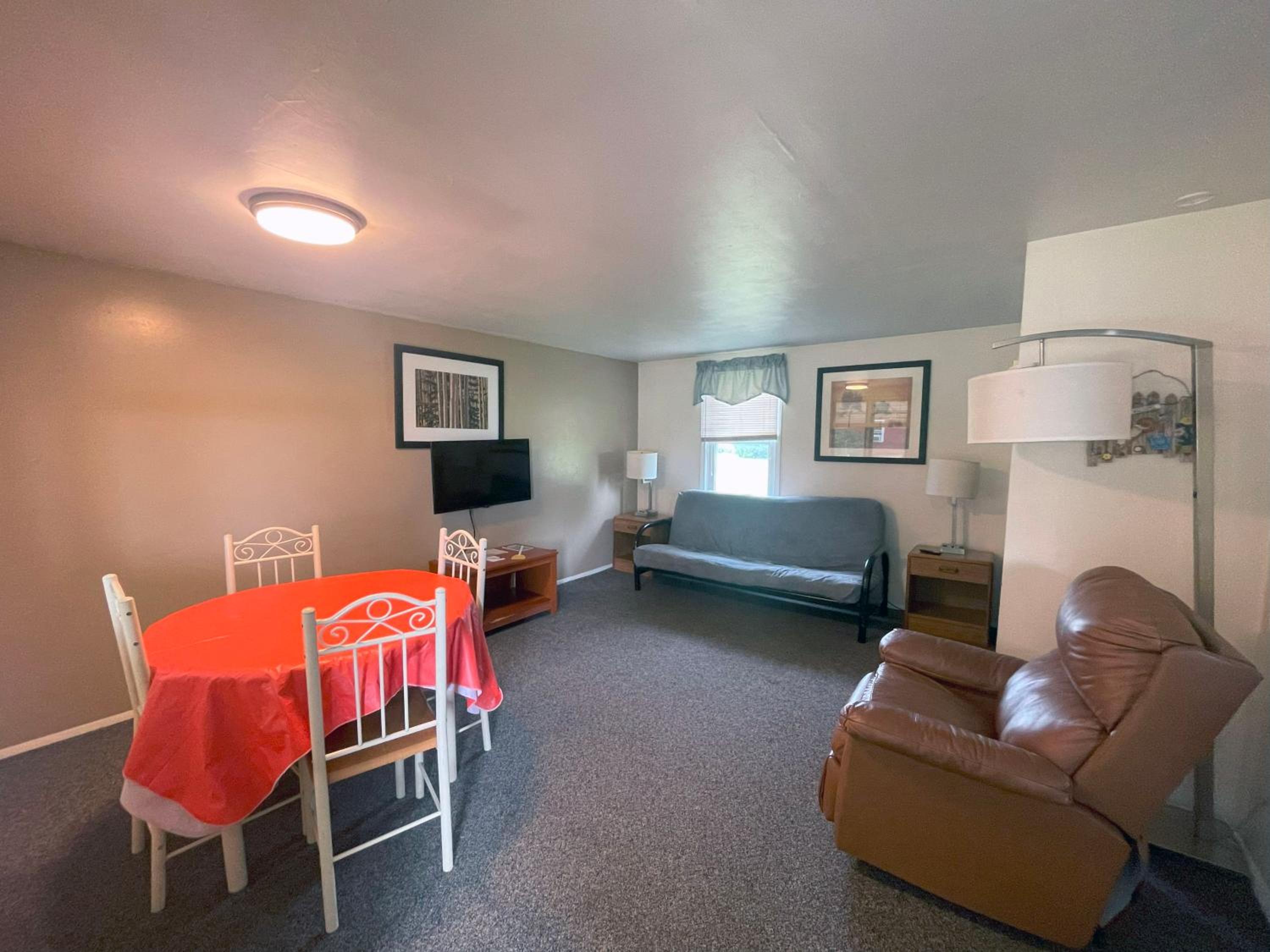 Deluxe Family Room photo 1