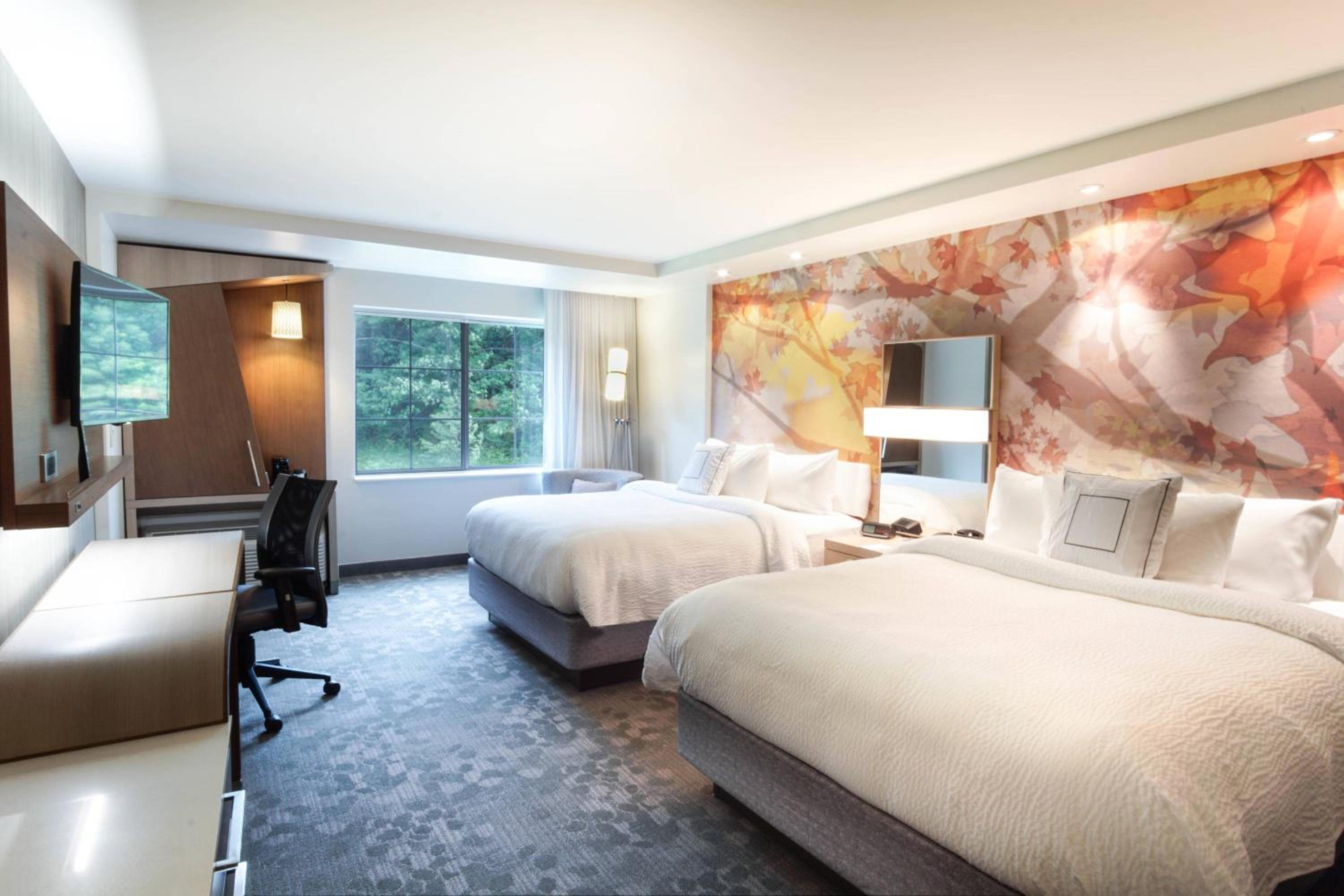 Queen Room with Two Queen Beds - Hearing Accessible