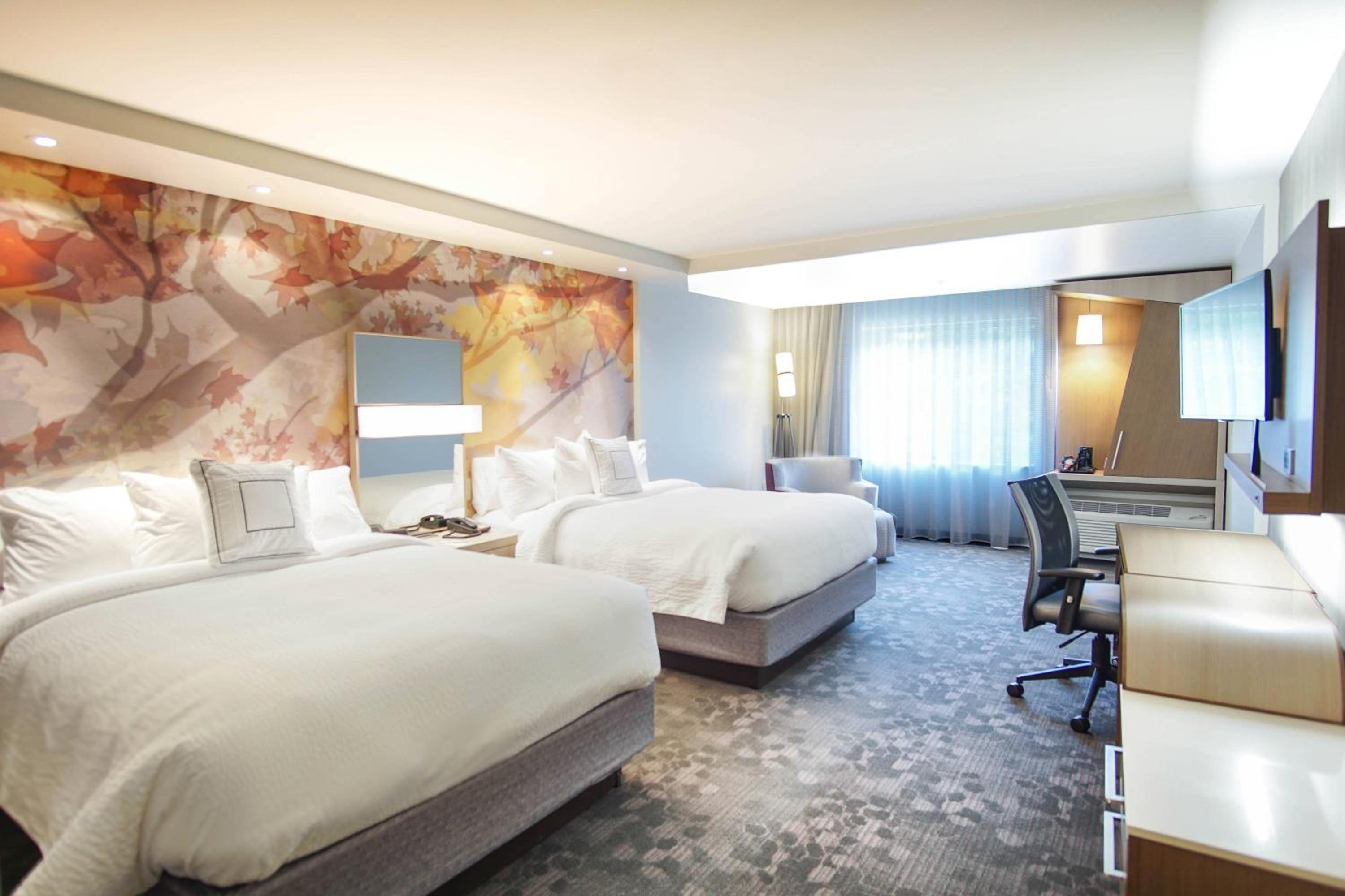 Larger Queen Room with Two Queen Beds and Roll-In Shower - Mobility Access photo 2