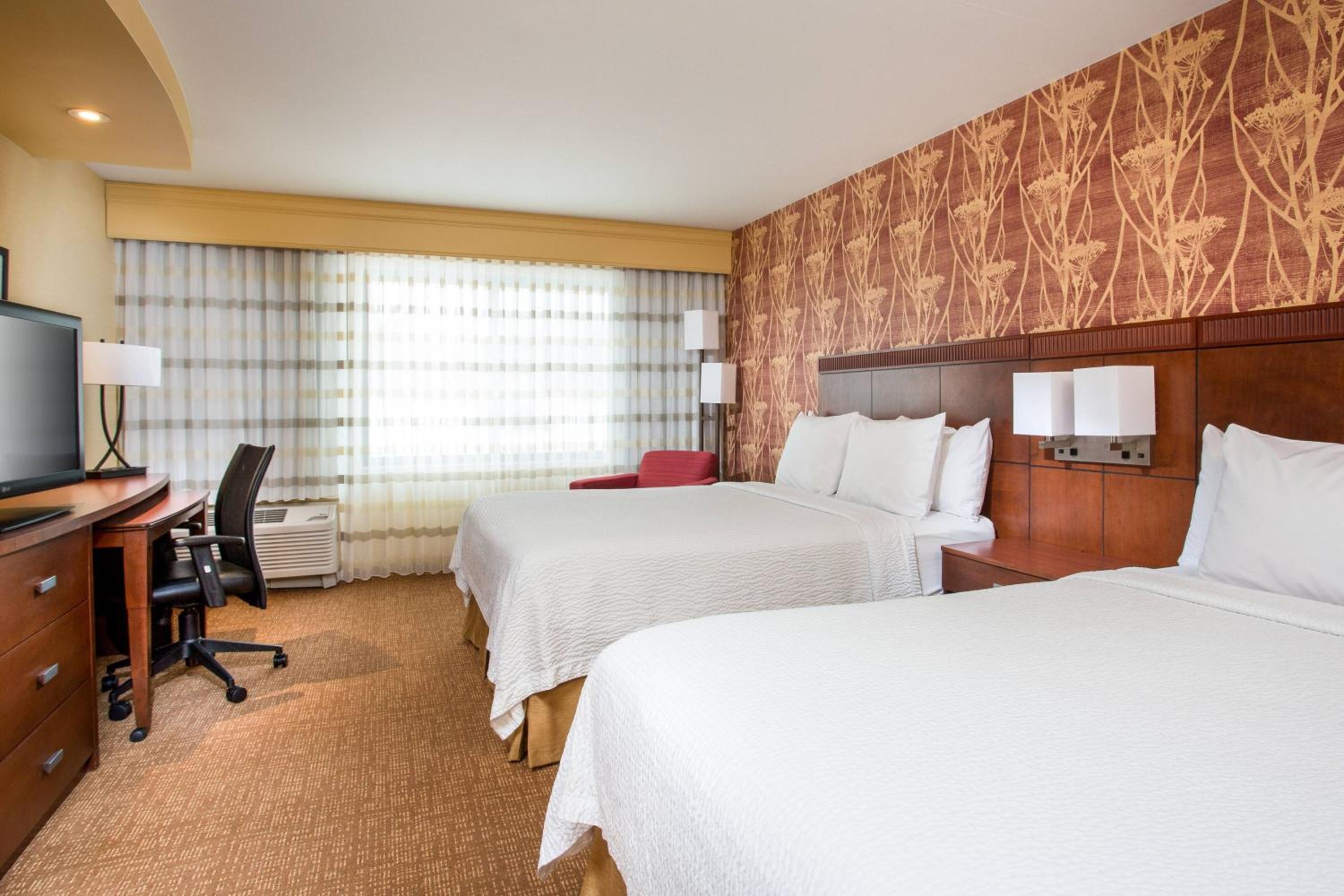 Queen Room with Two Queen Beds - Photo 1