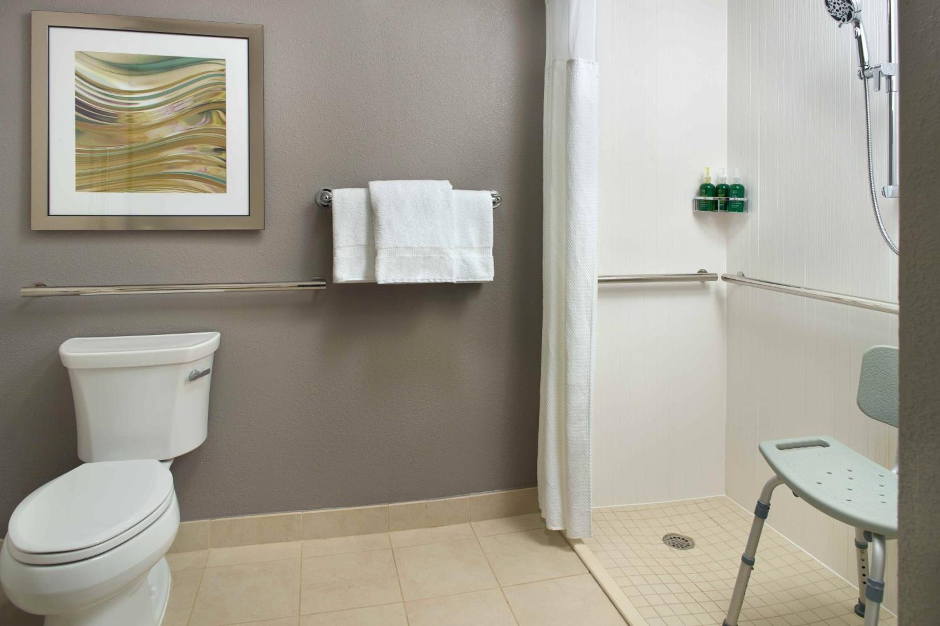 Queen Room with Two Queen Beds - Hearing Accessible - Photo 3