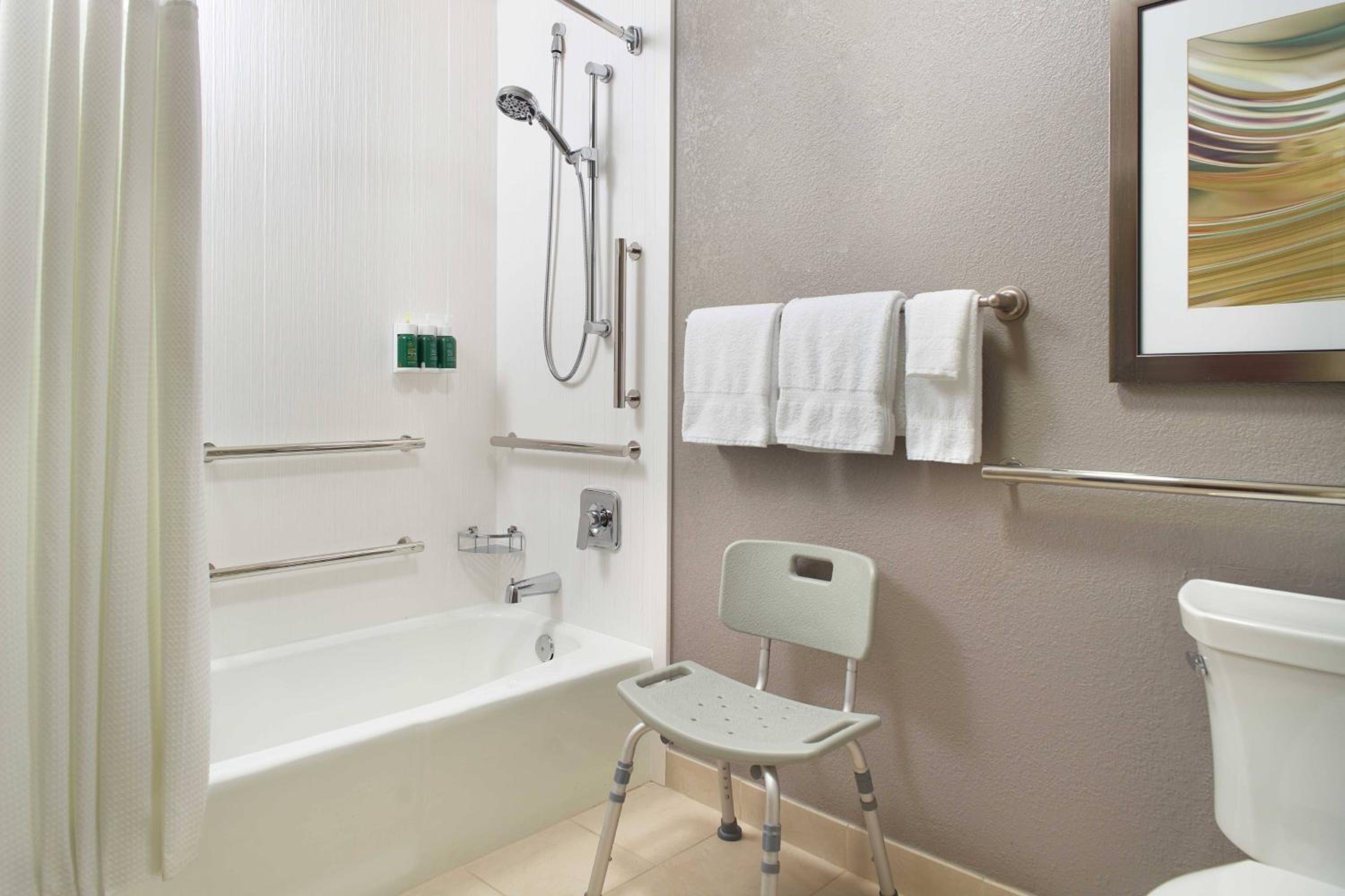 Queen Room with Two Queen Beds - Hearing Accessible - Photo 4