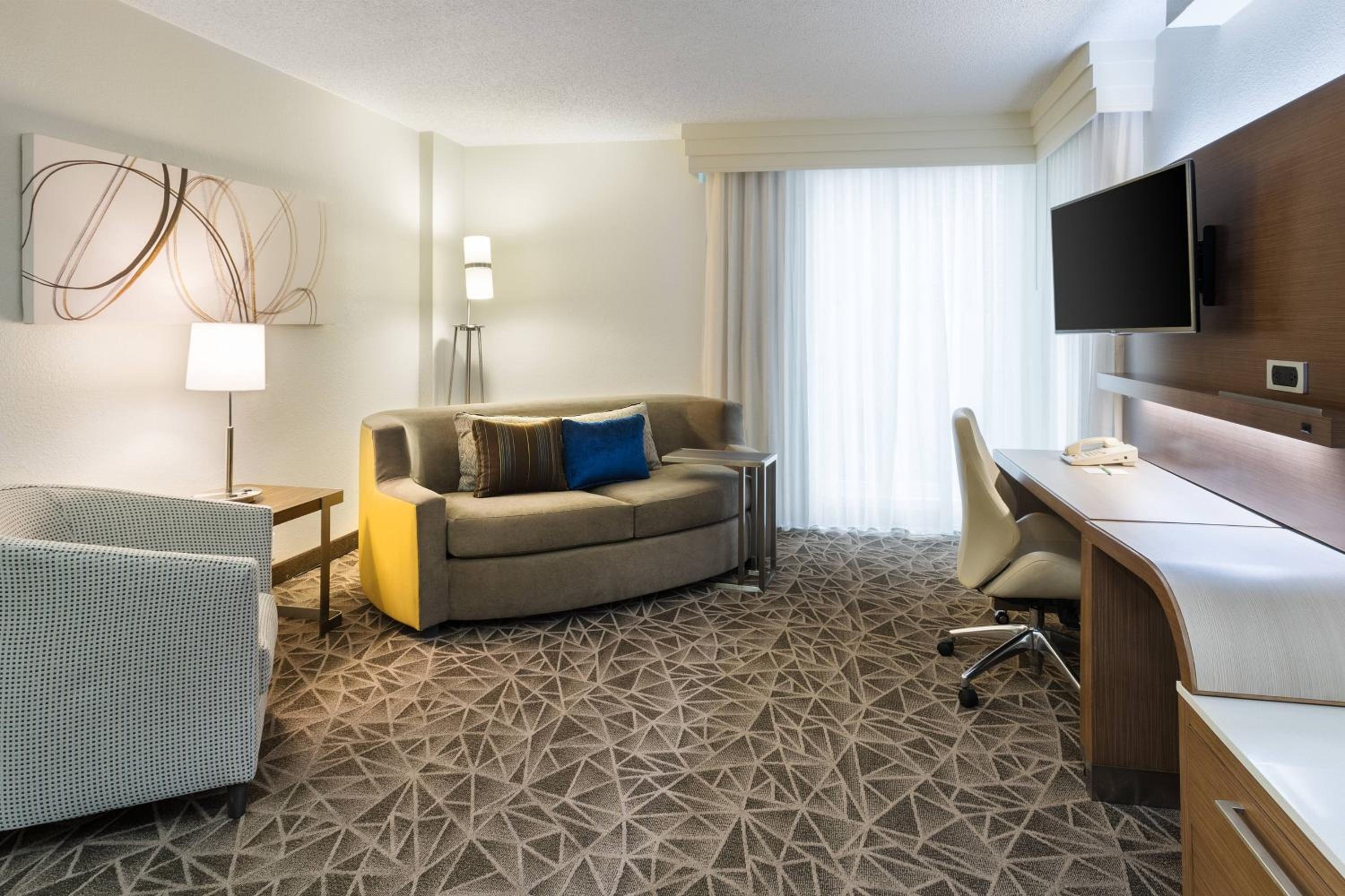 One-Bedroom King Suite with Sofa Bed thumbnail 6