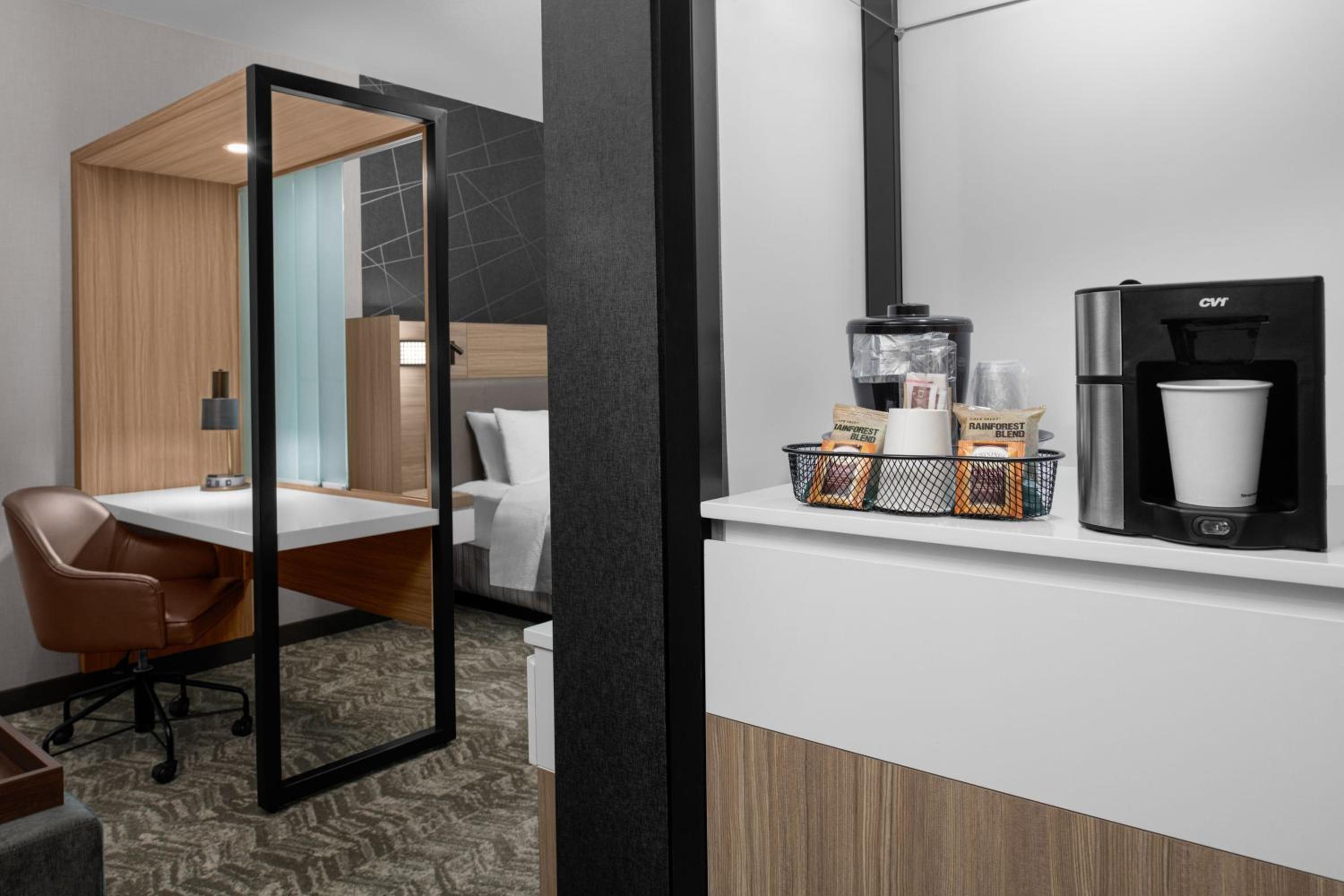 King Suite with Trundle Bed - Photo 4