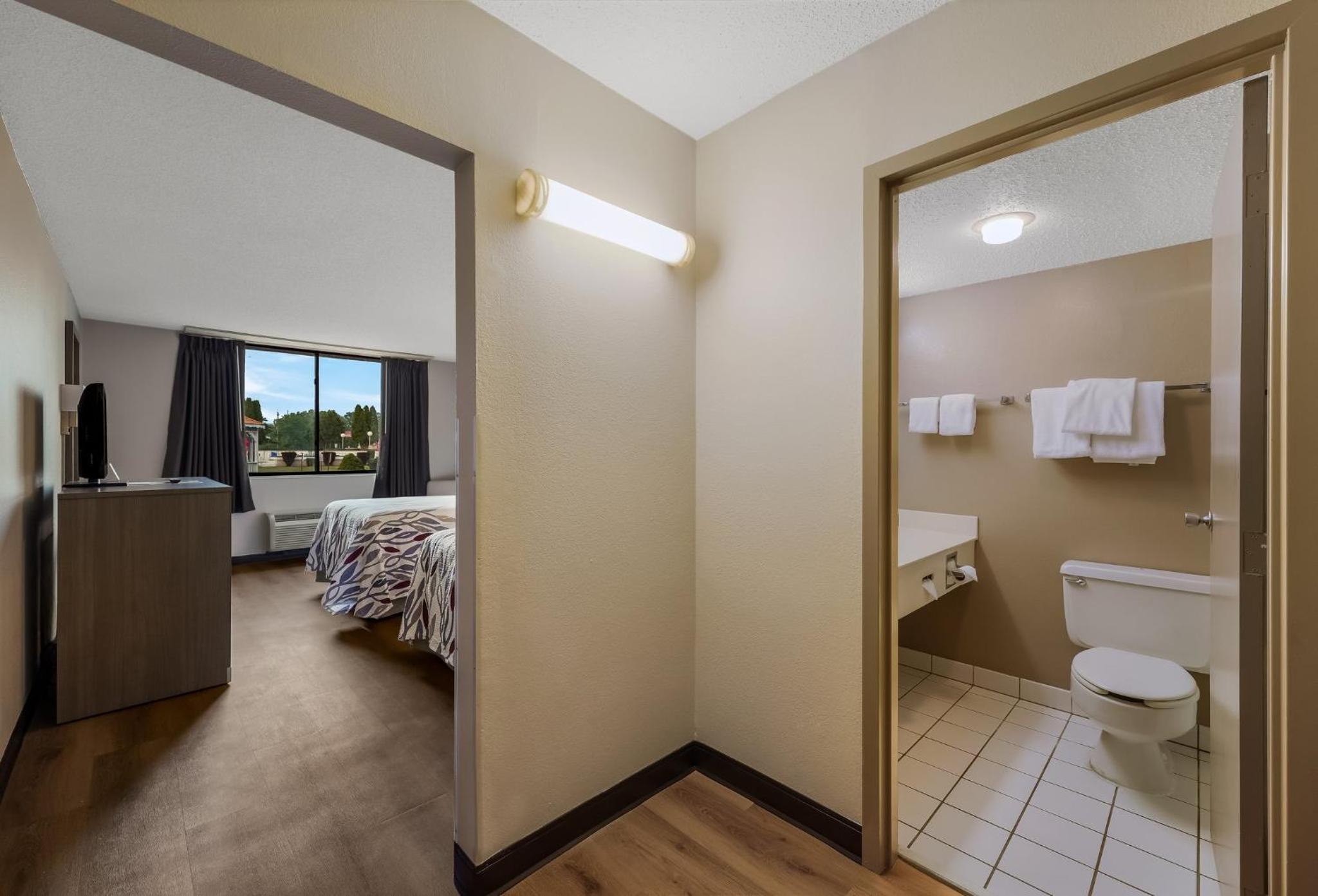 Deluxe Room with Two Double Beds Non-Smoking - Photo 2