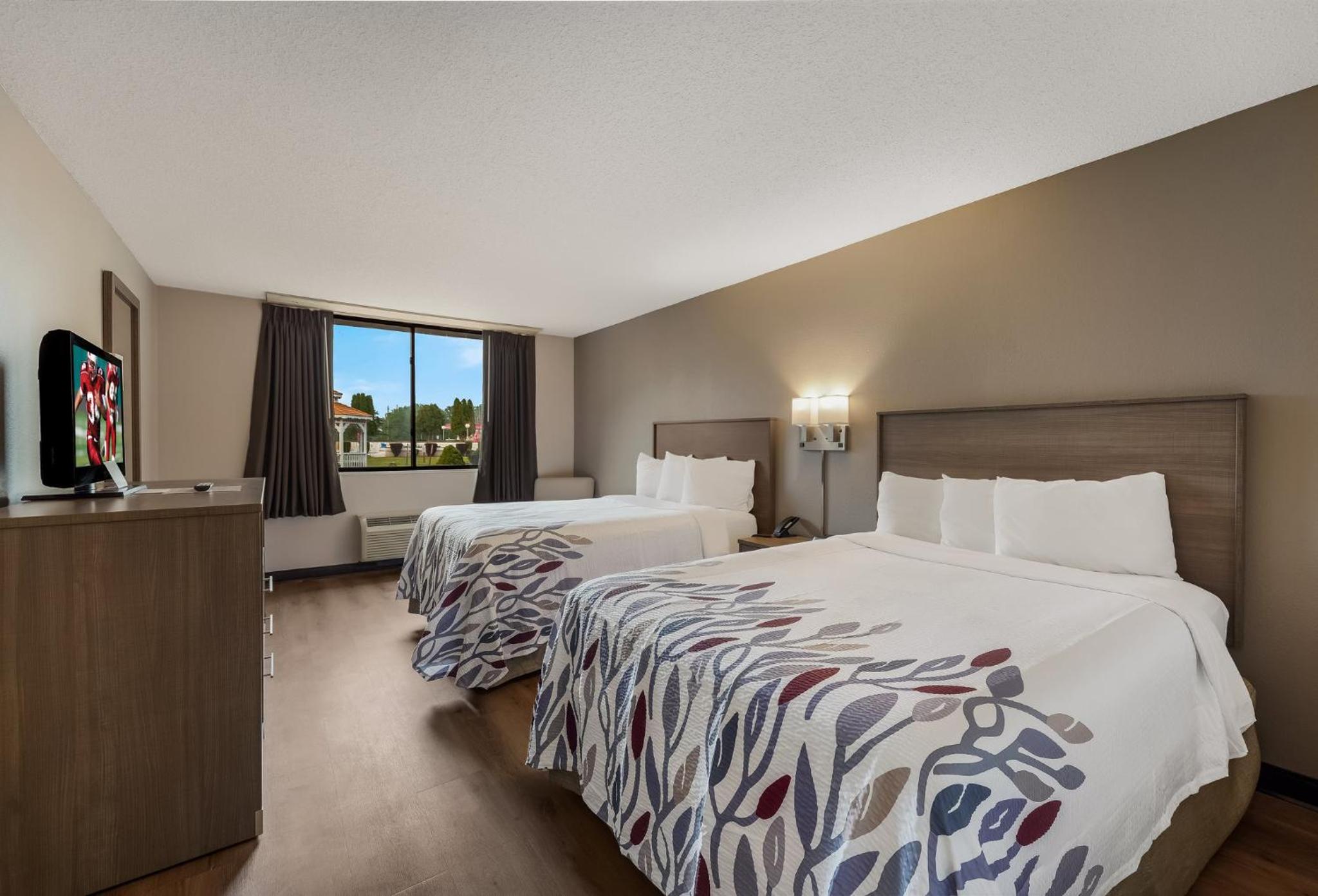 Deluxe Room with Two Double Beds Non-Smoking - Photo 4