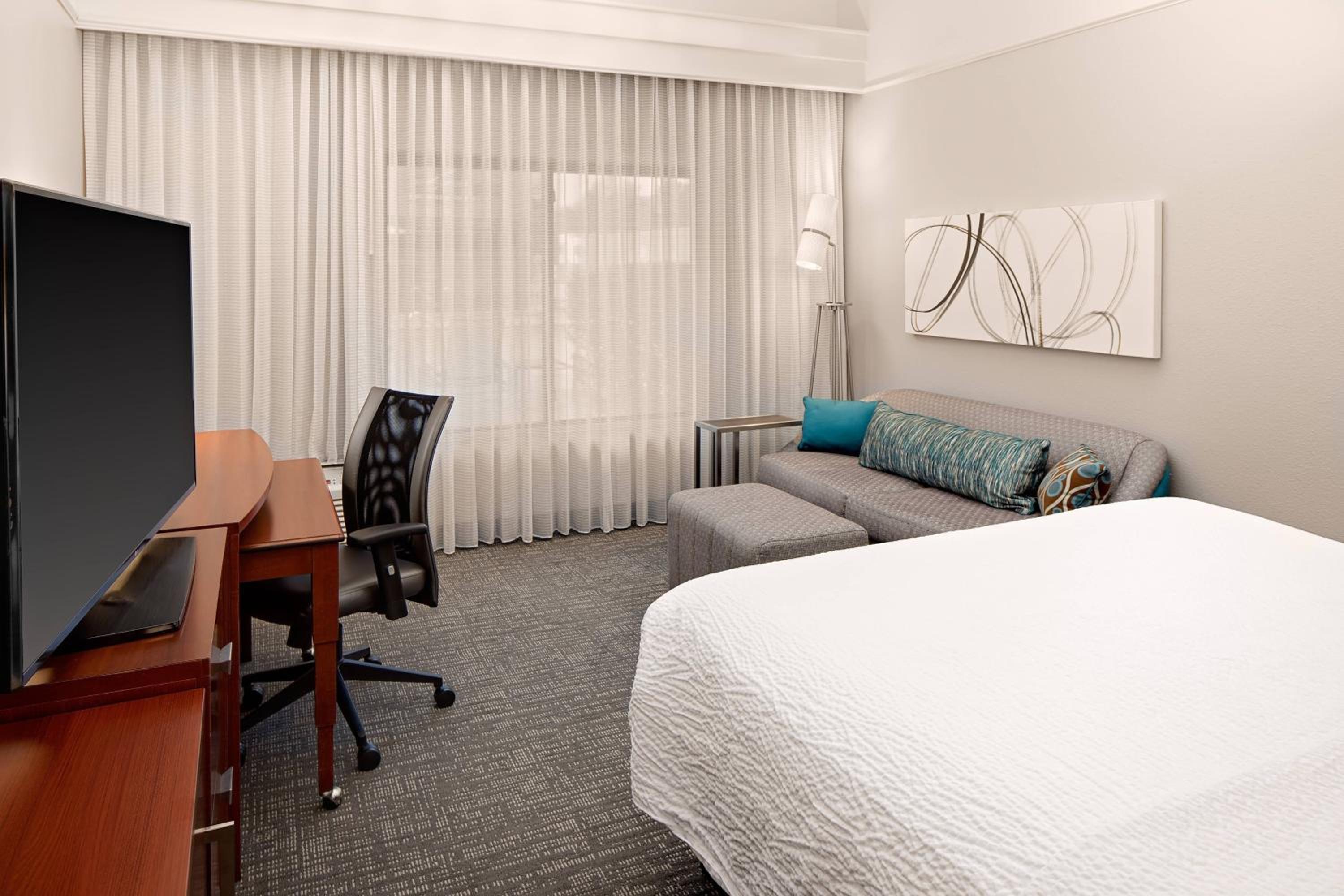 One-Bedroom Executive King Suite - Photo 1