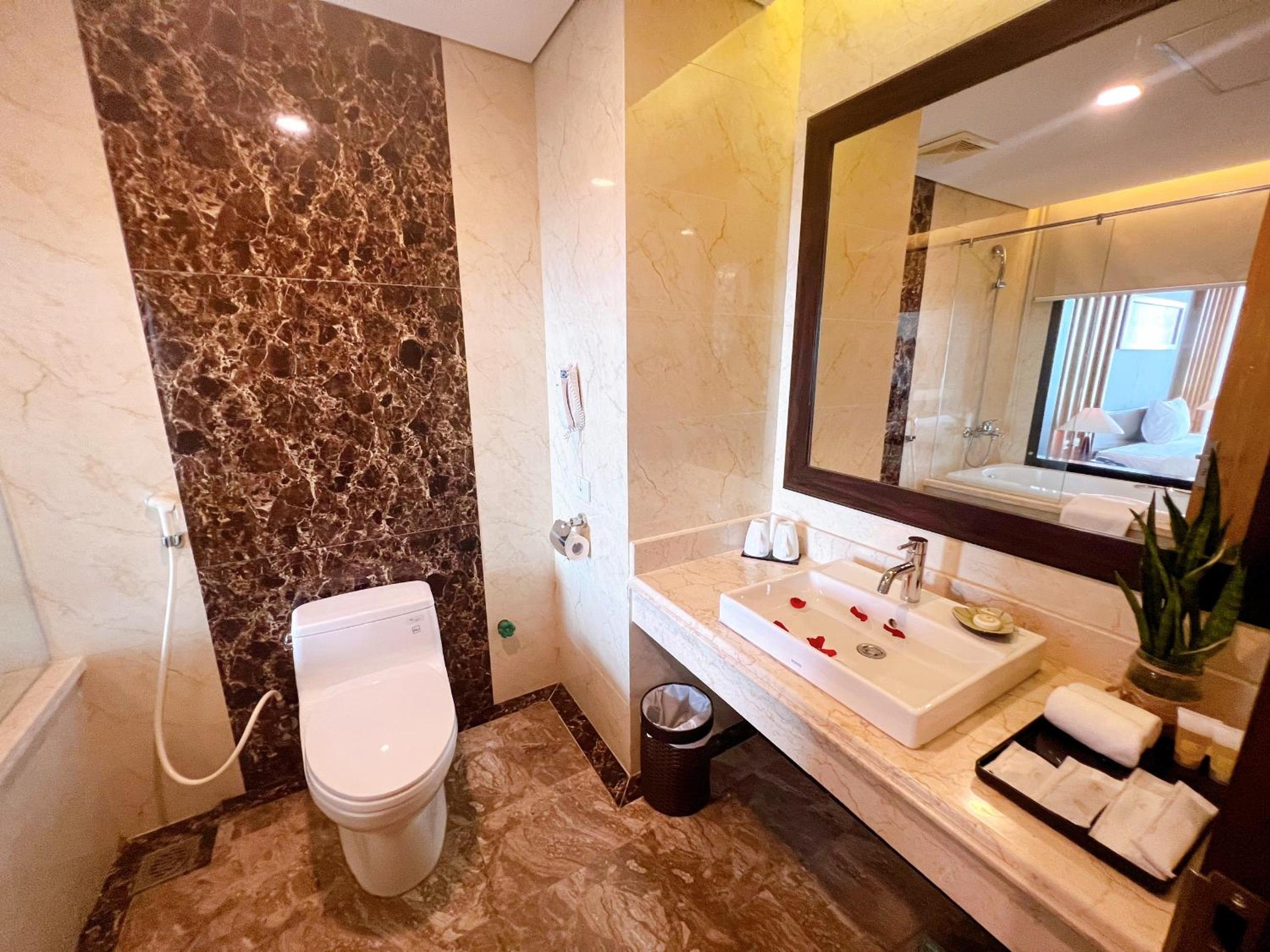 Deluxe Twin Room with Sea View photo 2