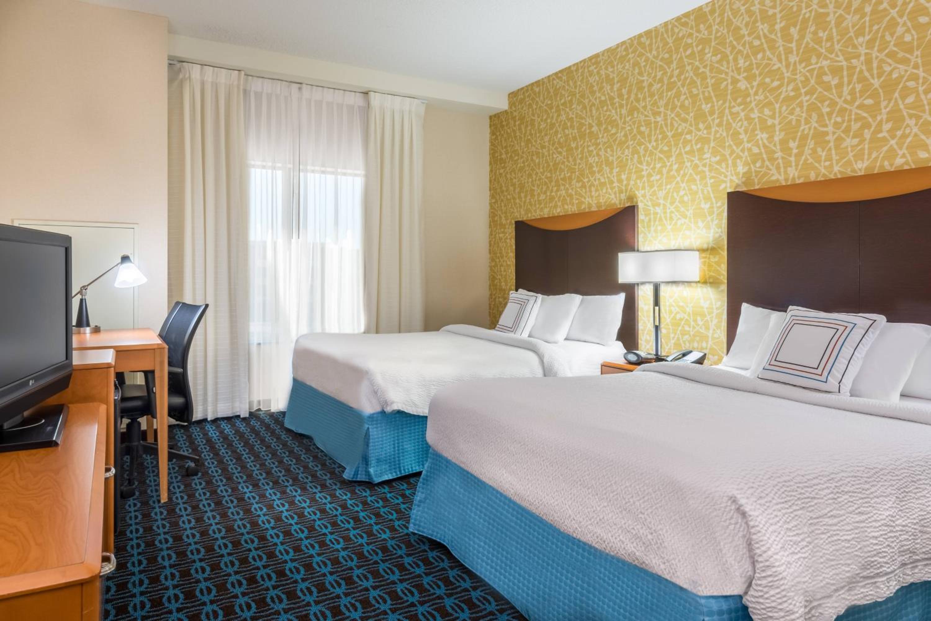 Queen Room with Two Queen Beds - Photo 1