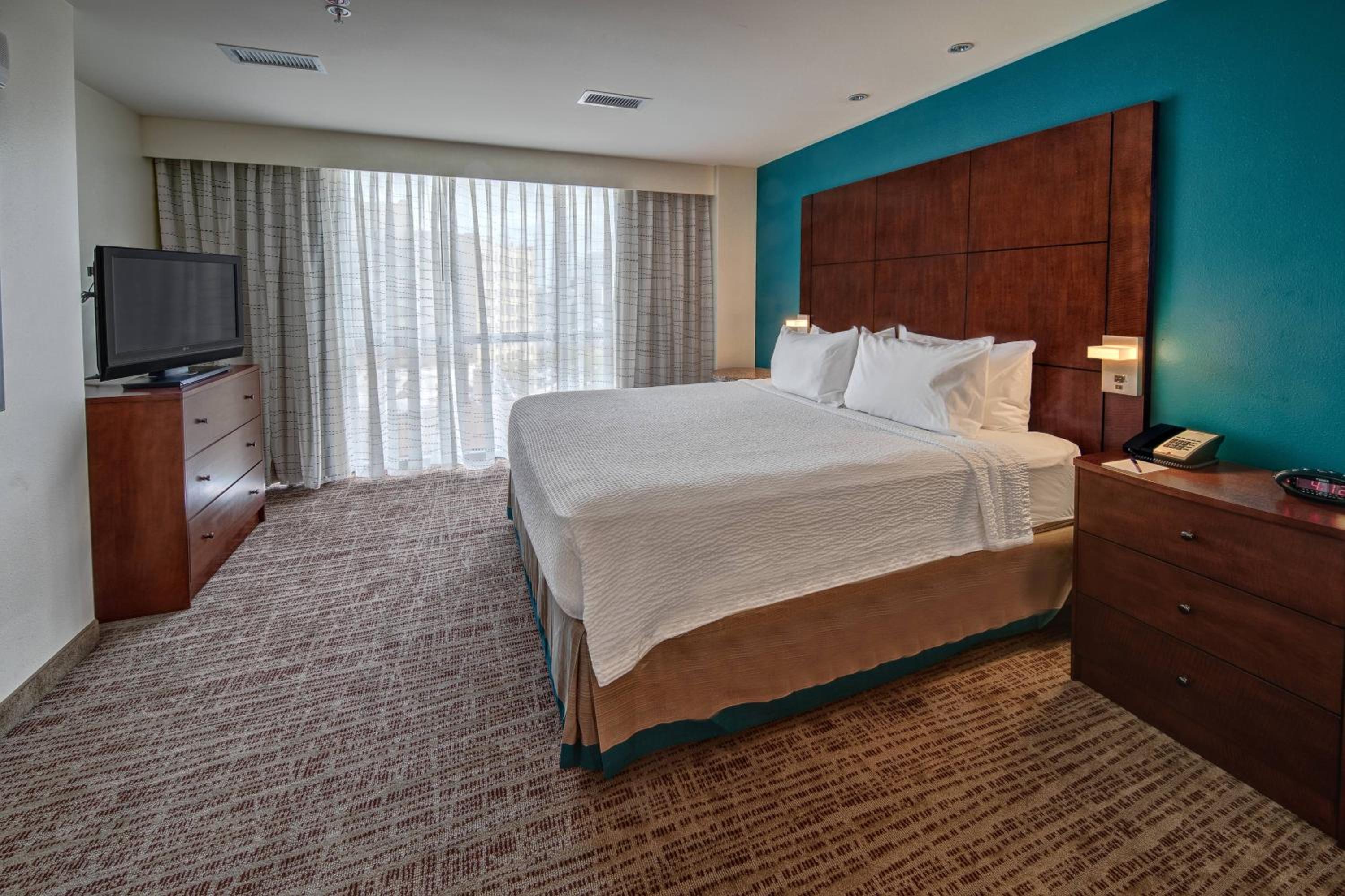 One-Bedroom King Suite with Sofa Bed - Photo 2