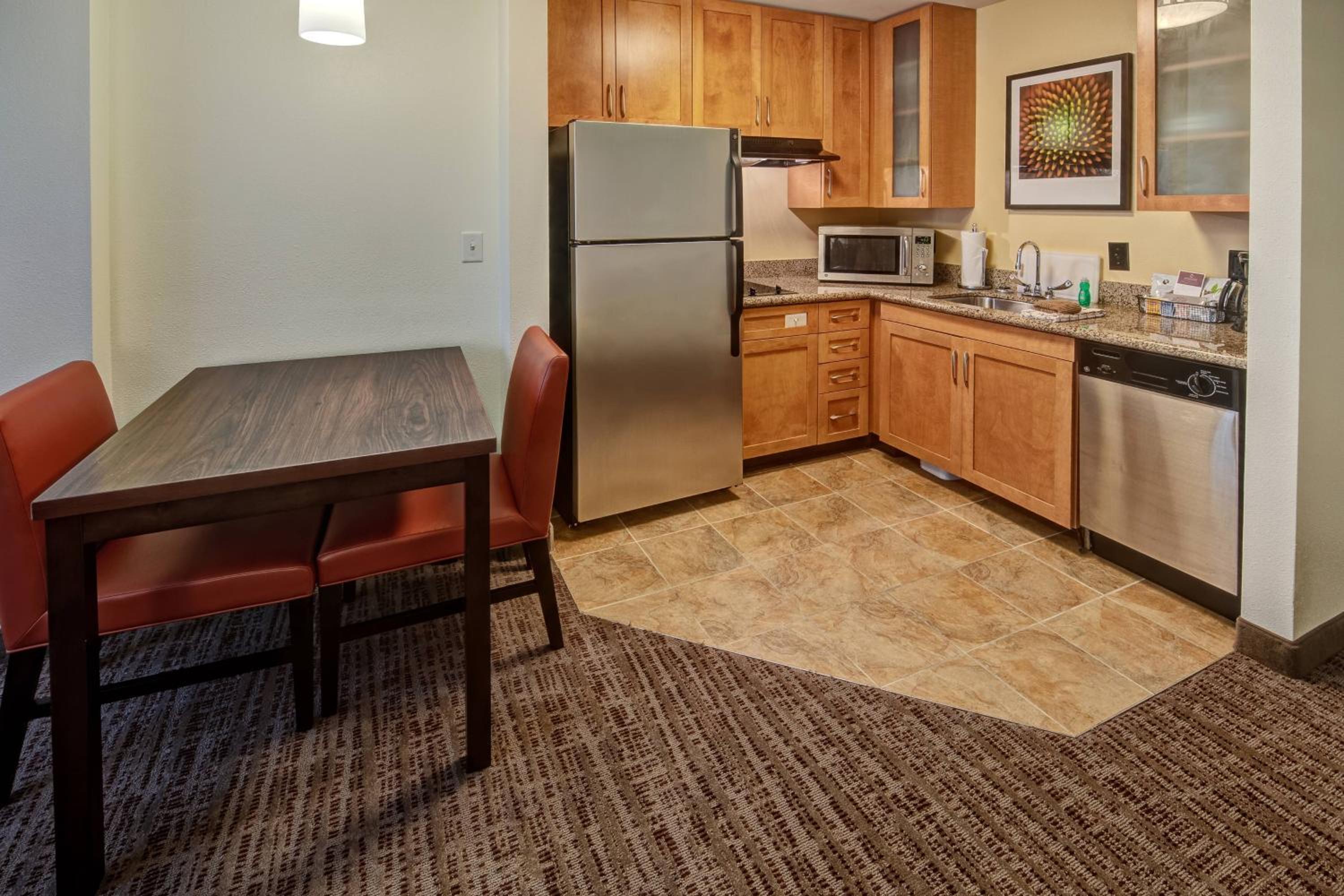 One-Bedroom King Suite with Sofa Bed - Photo 4