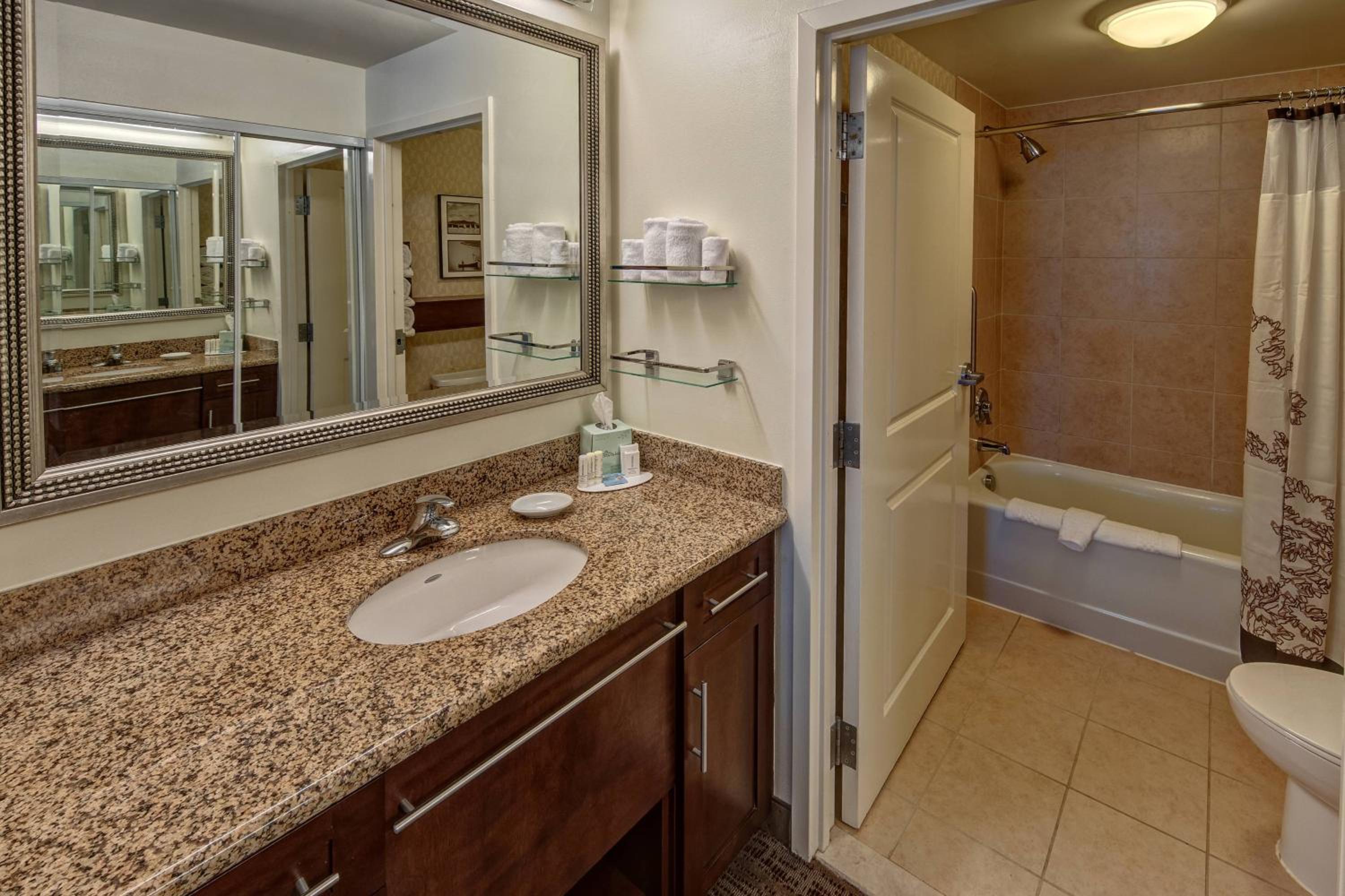 One-Bedroom King Suite with Sofa Bed - Photo 5