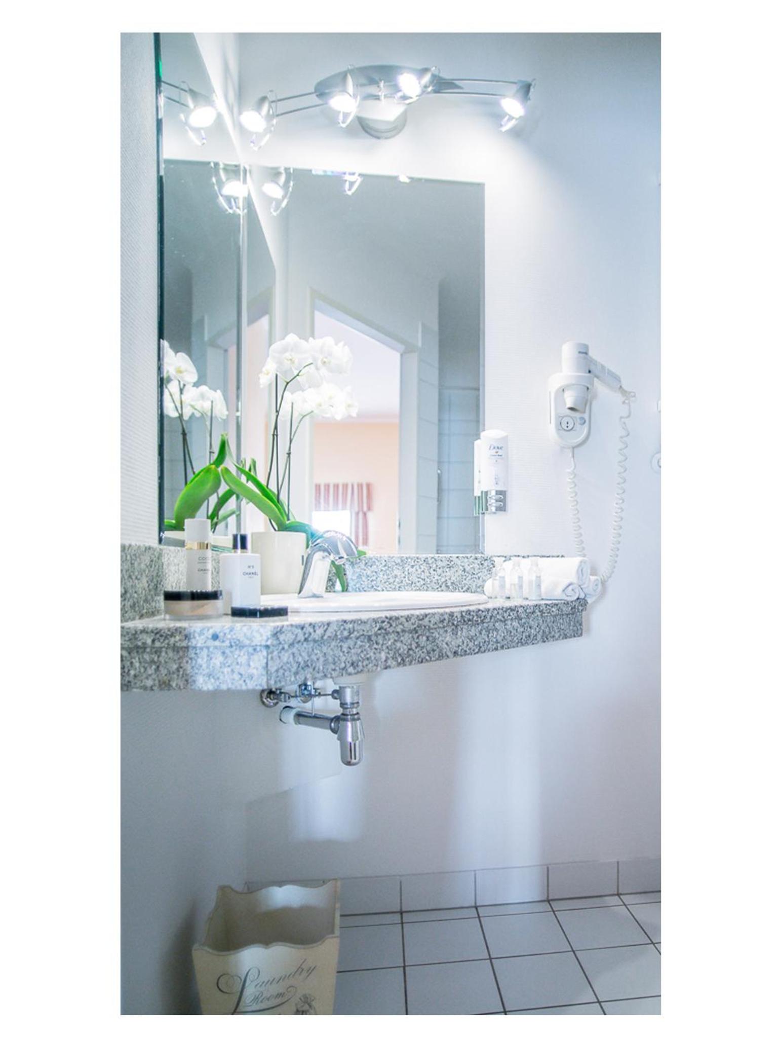Standard Double or Twin Room - Photo 5