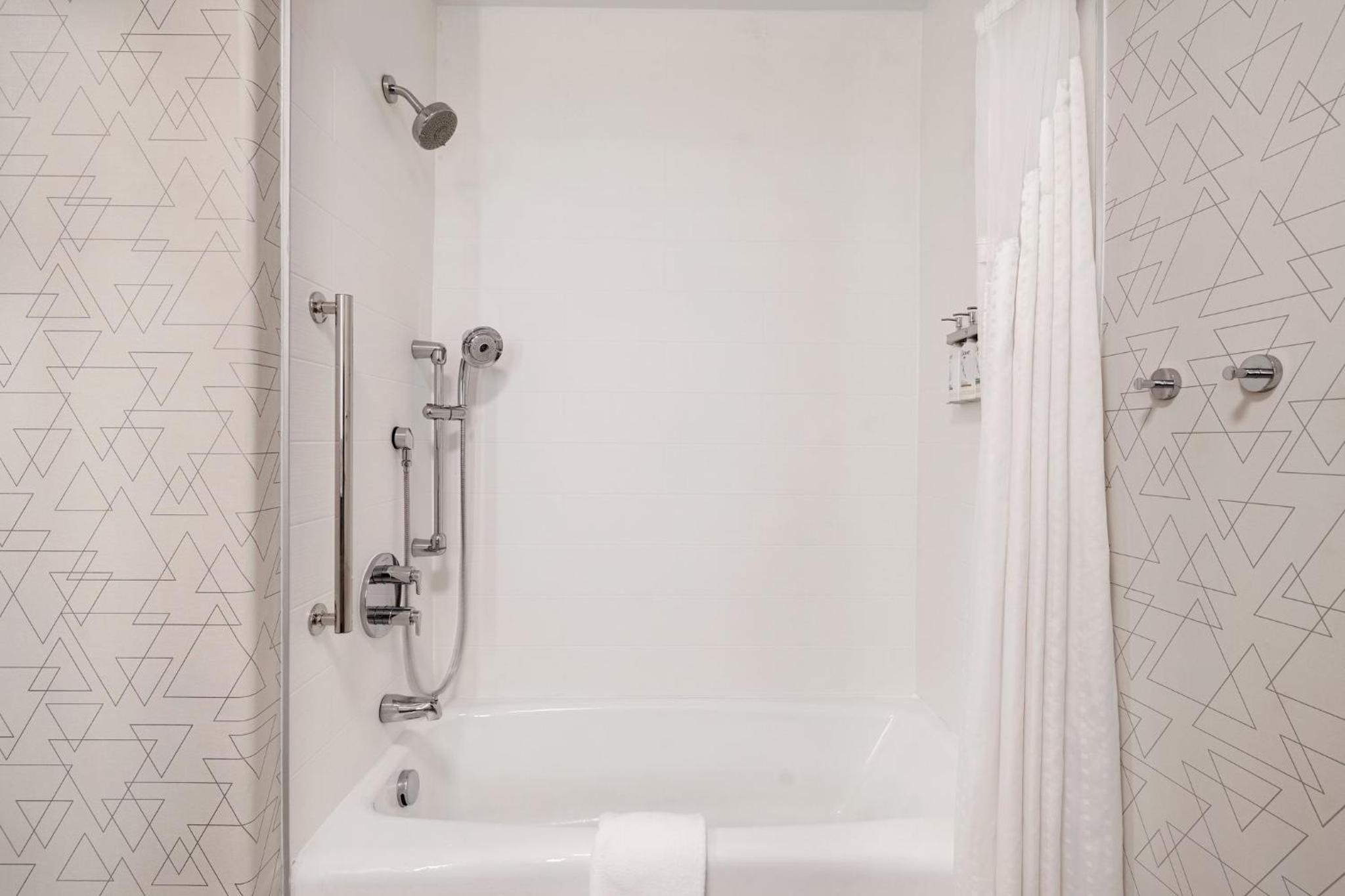 King Room - Mobility Access/Hearing Accessible - Photo 8